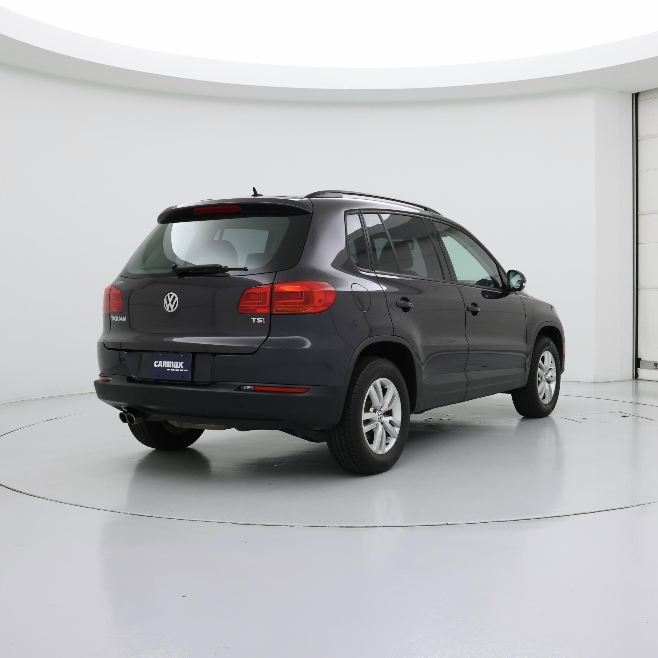 Thumbnail: 2016 Volkswagen Tiguan - 8