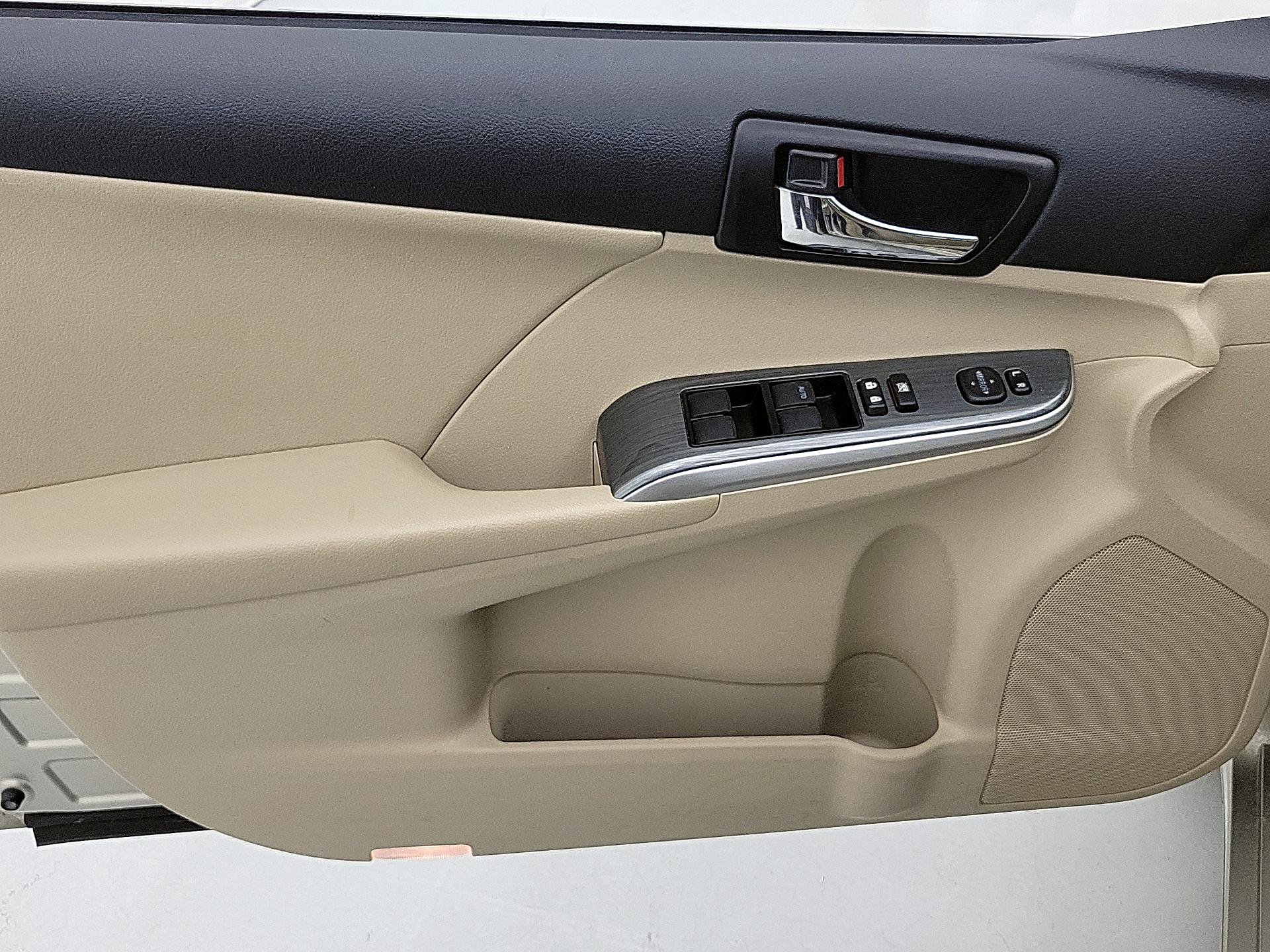 Thumbnail: 2014 Toyota Camry - 12