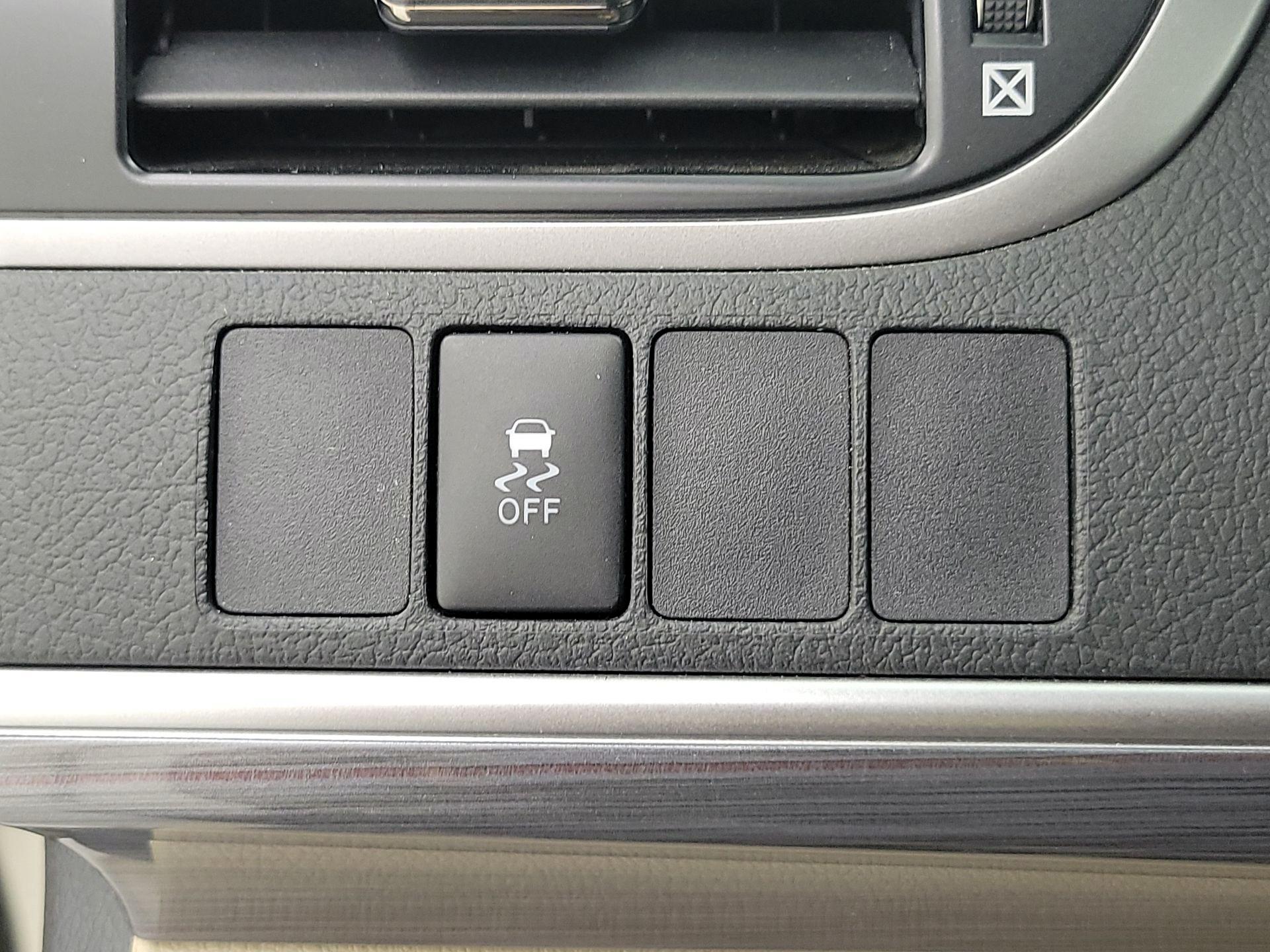 Thumbnail: 2014 Toyota Camry - 13