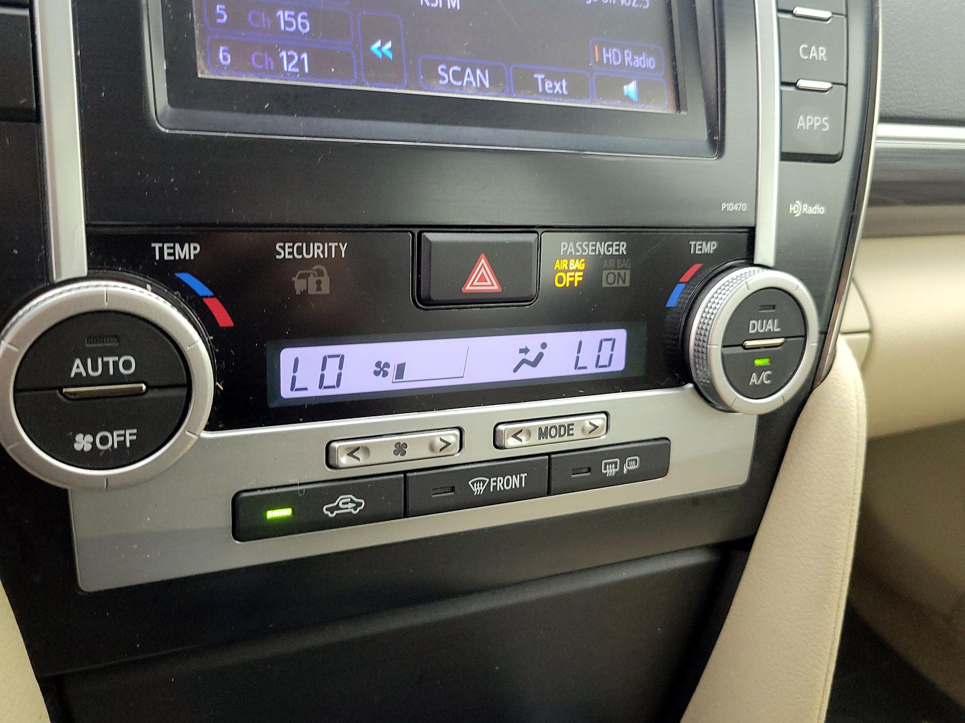 Thumbnail: 2014 Toyota Camry - 16