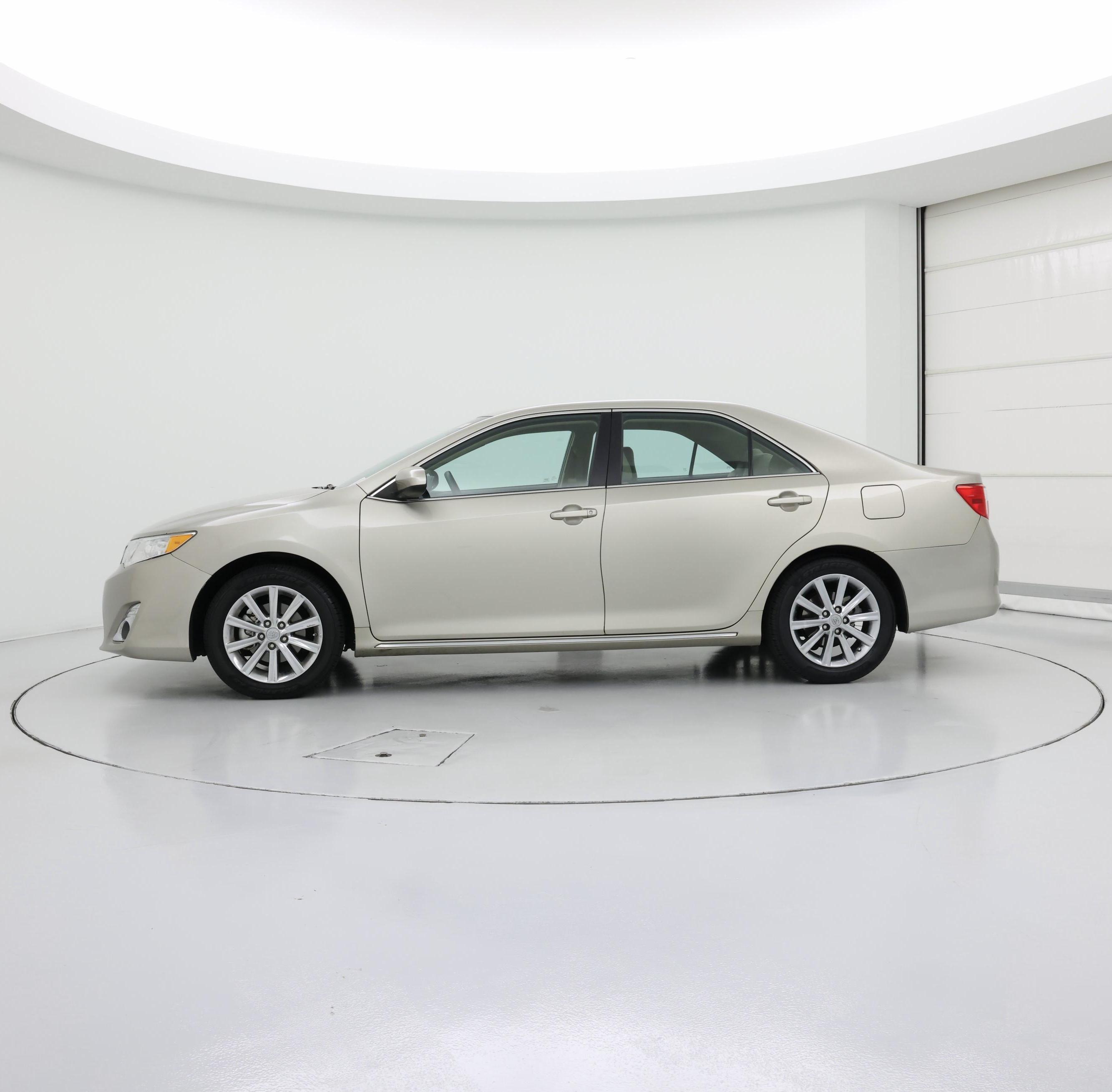Thumbnail: 2014 Toyota Camry - 3