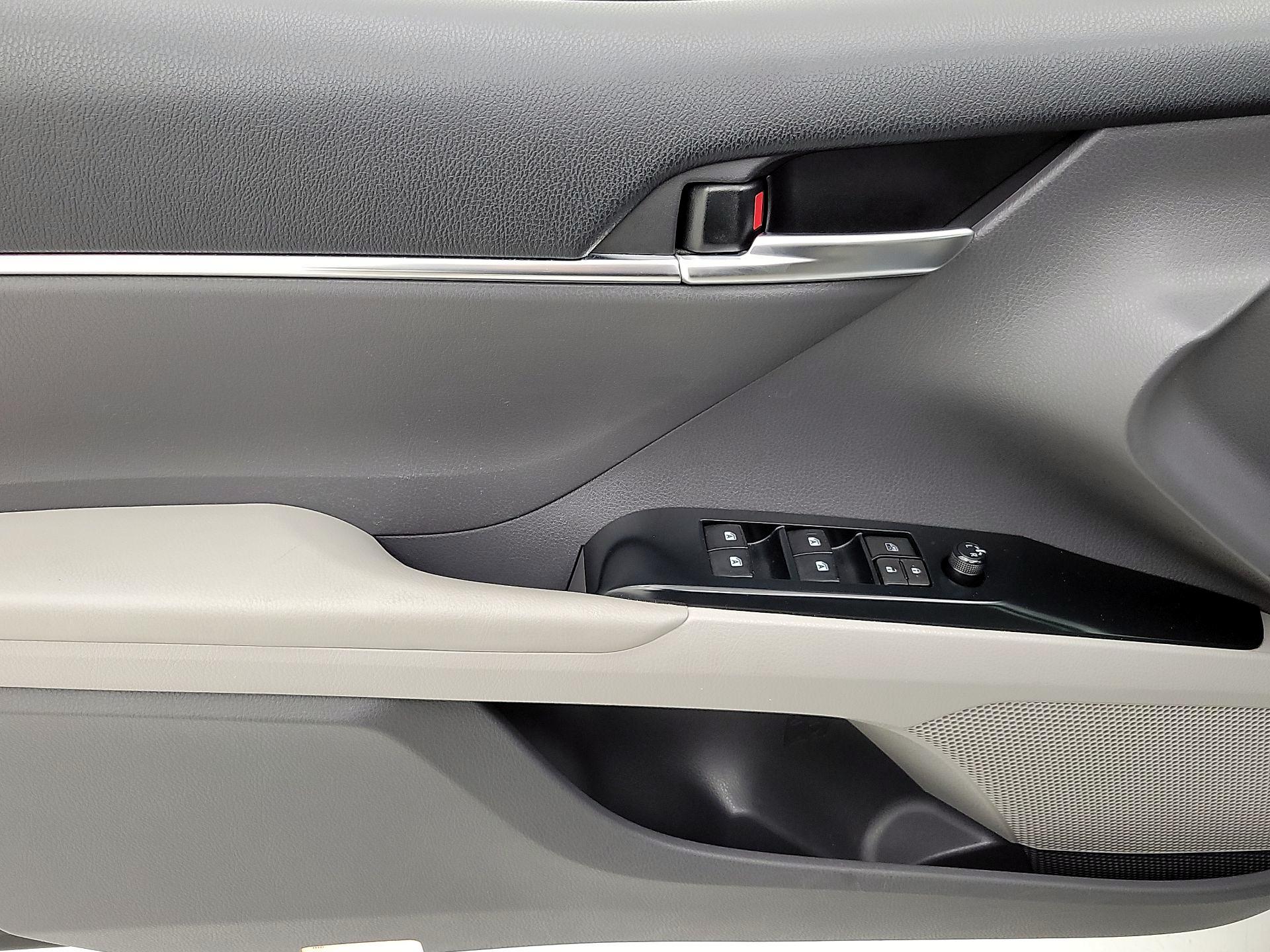 Thumbnail: 2018 Toyota Camry - 12