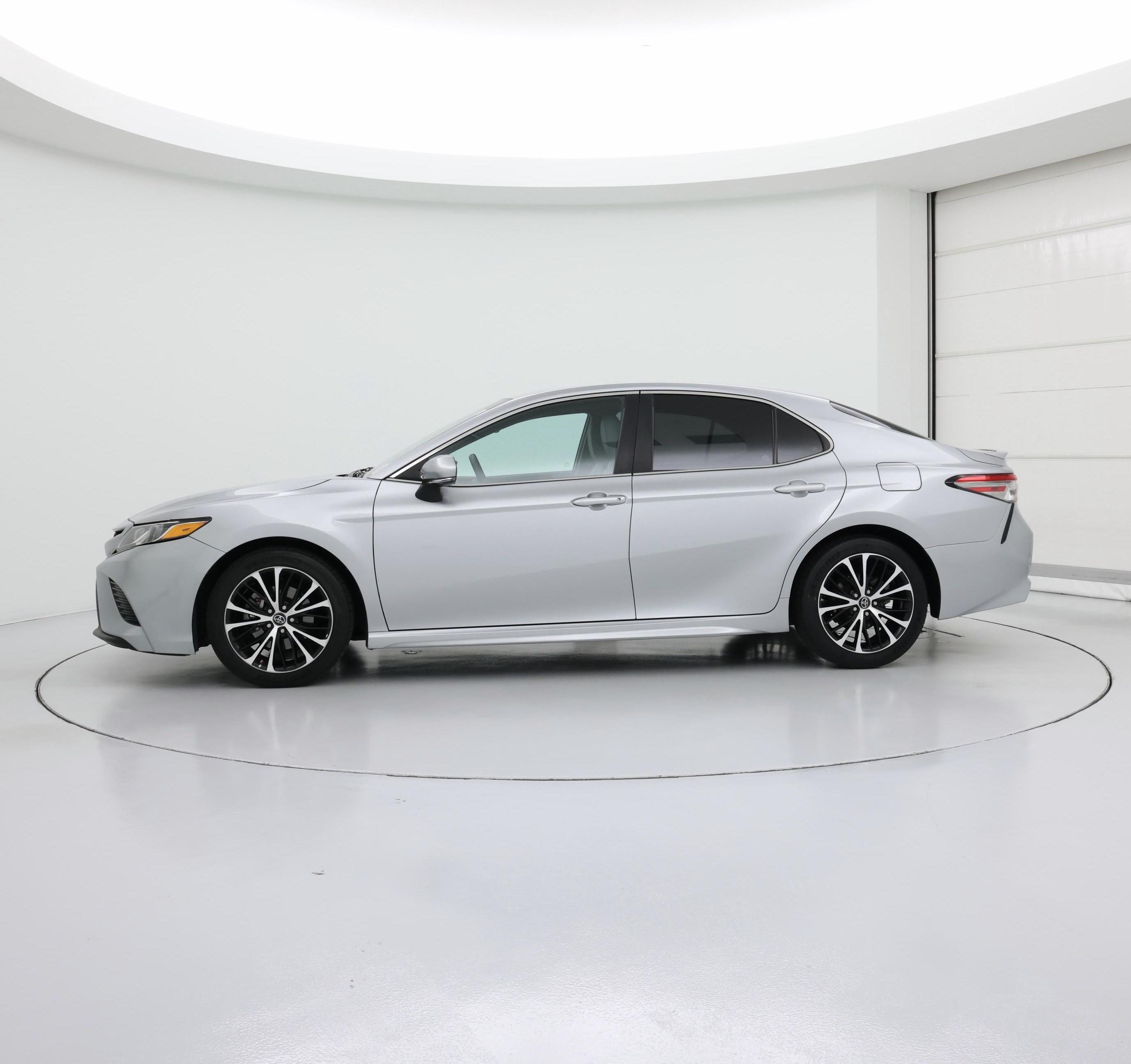Thumbnail: 2018 Toyota Camry - 3