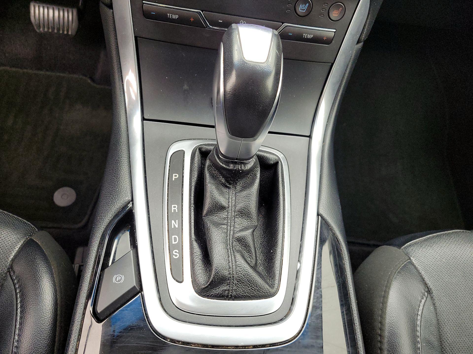 Thumbnail: 2016 Ford Edge - 16
