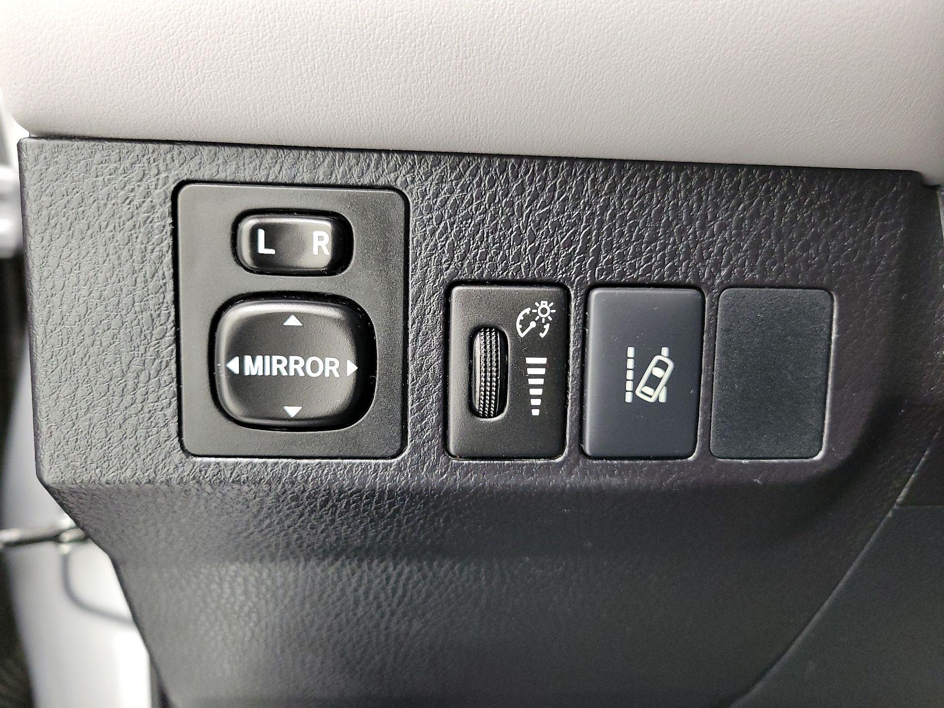 Thumbnail: 2017 Toyota RAV4 - 13