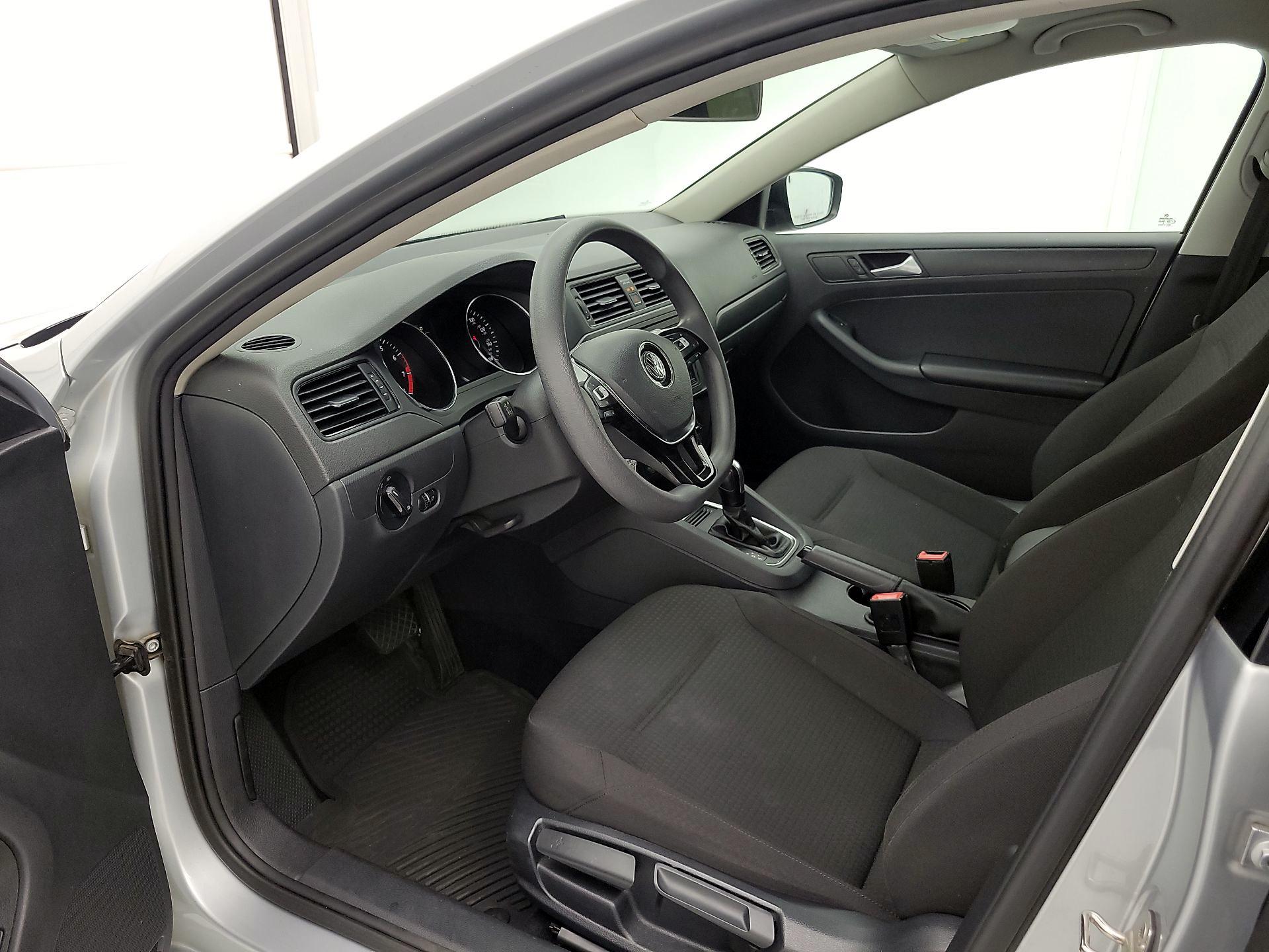 Thumbnail: 2016 Volkswagen Jetta - 11
