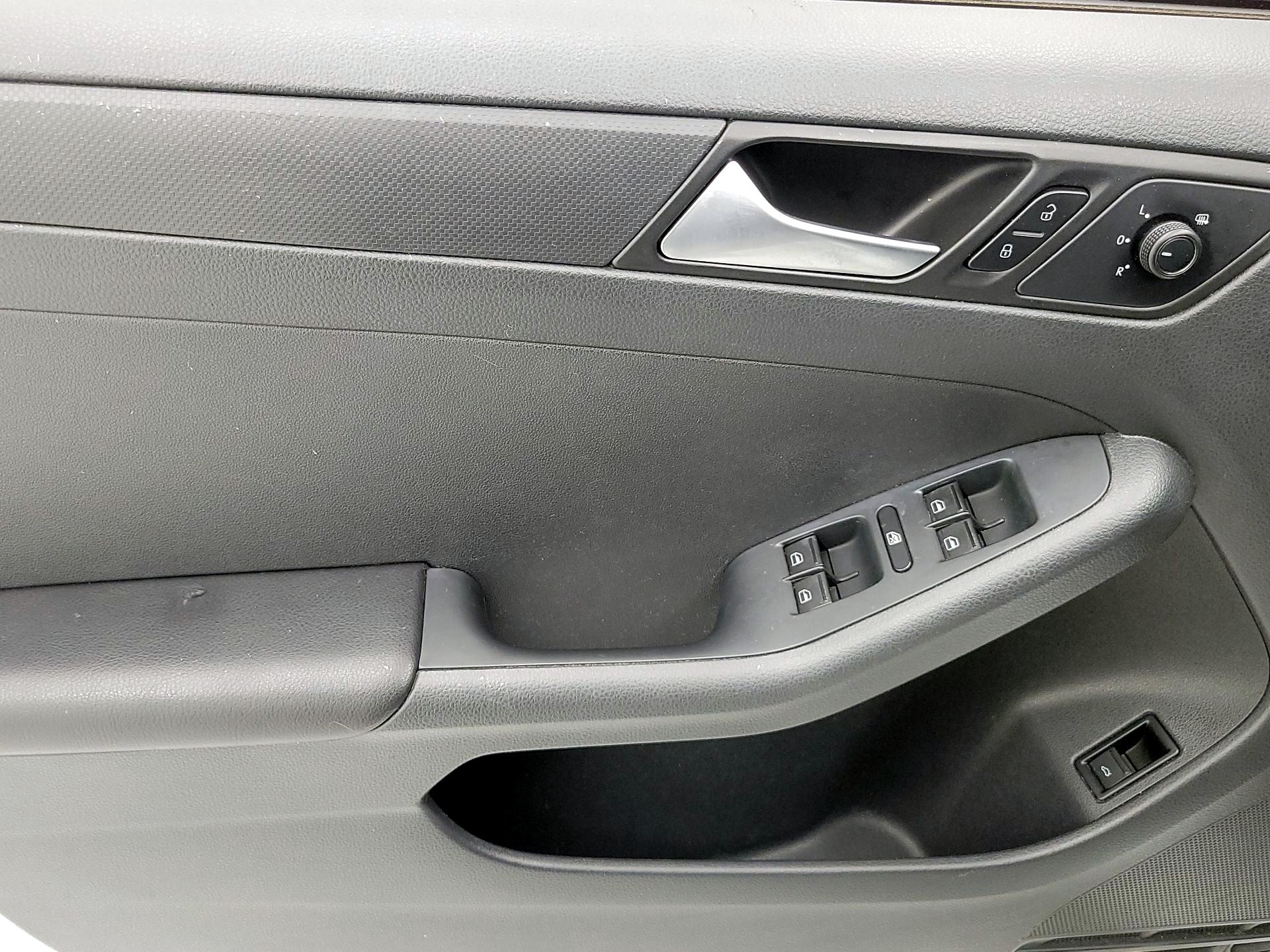 Thumbnail: 2016 Volkswagen Jetta - 12