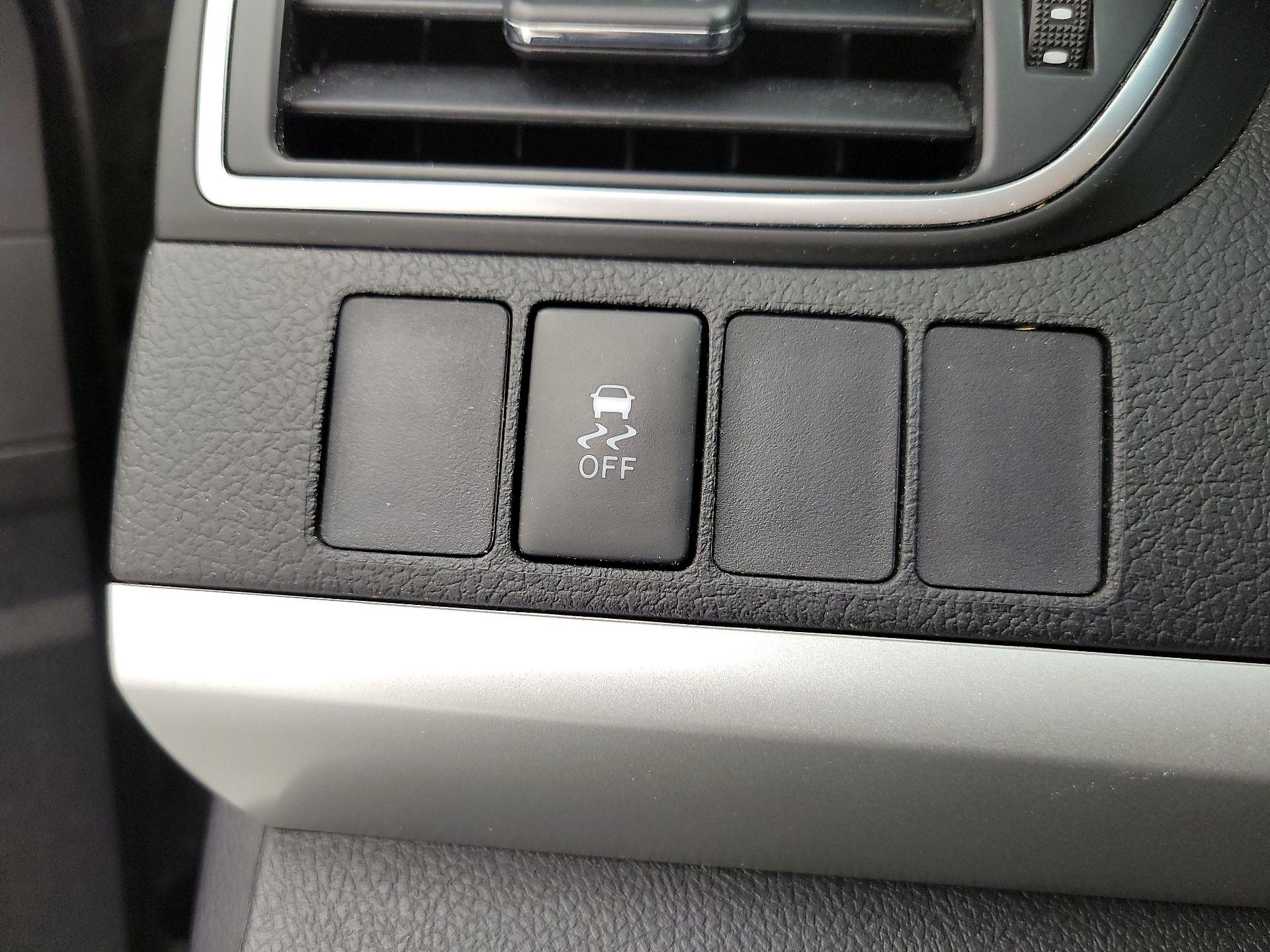 Thumbnail: 2015 Toyota Camry - 13