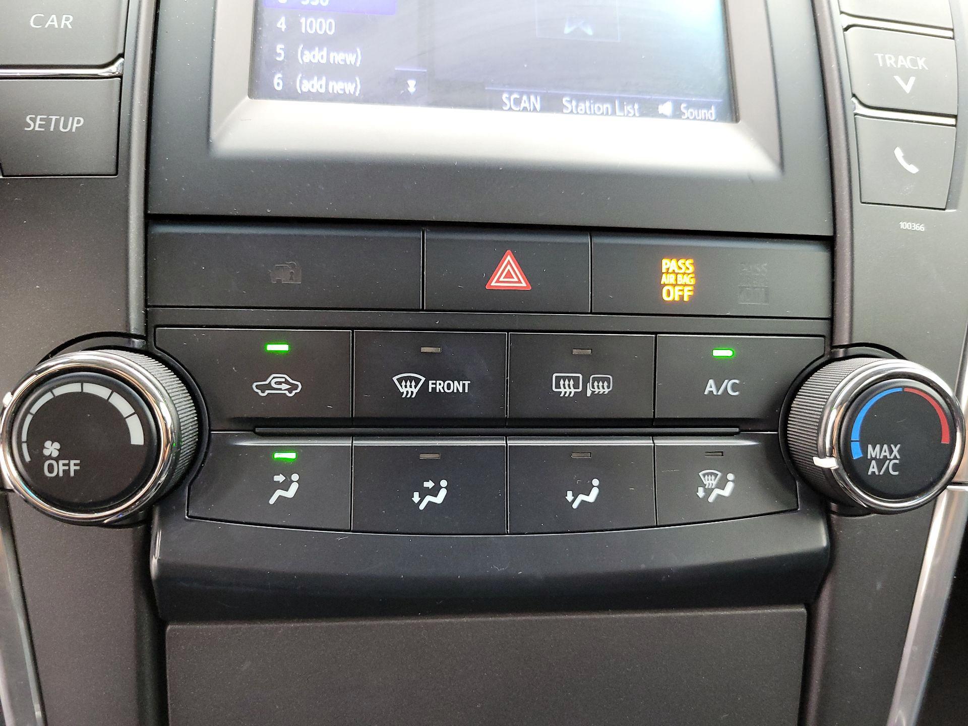 Thumbnail: 2015 Toyota Camry - 16