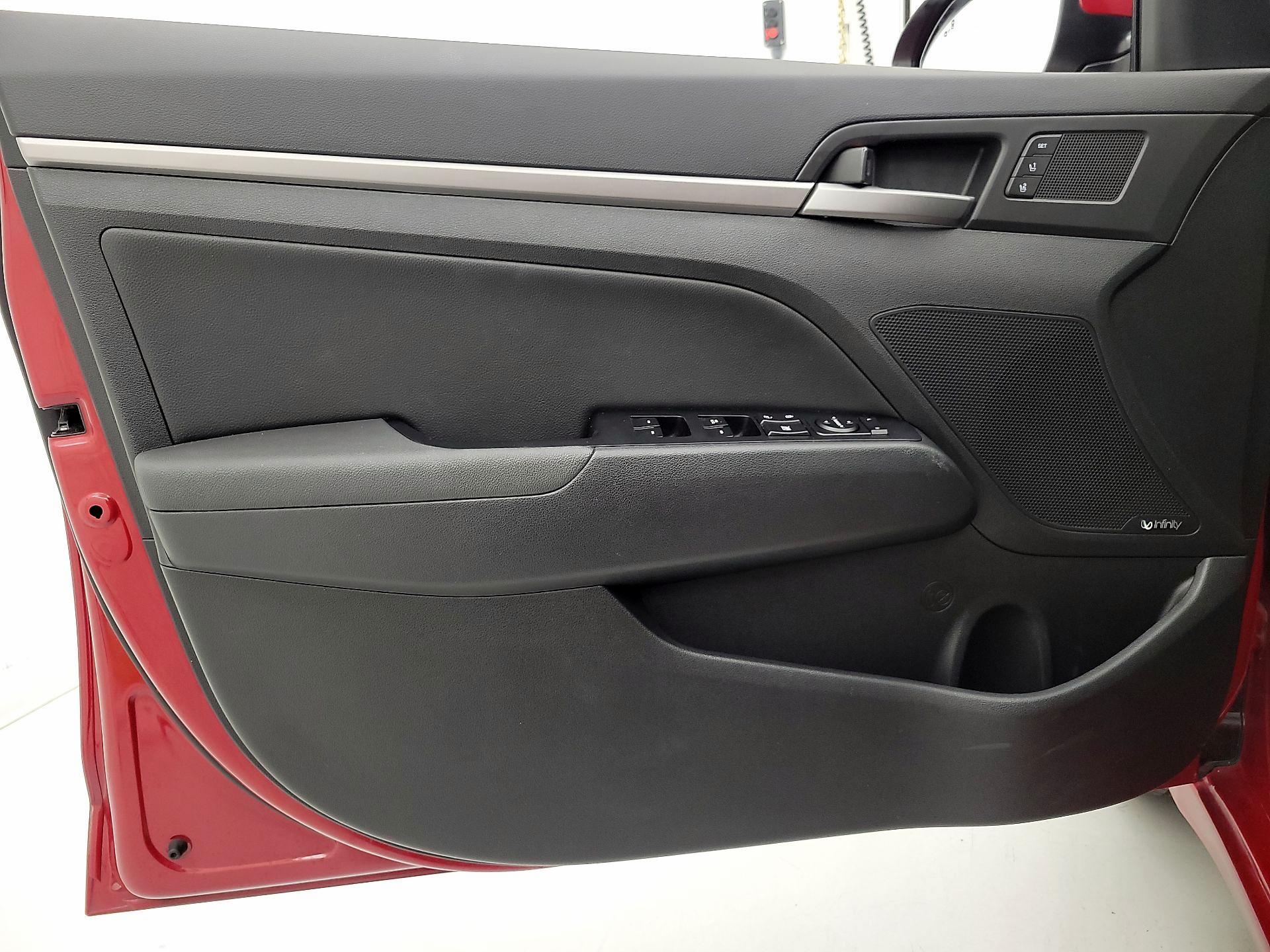 Thumbnail: 2017 Hyundai Elantra - 12