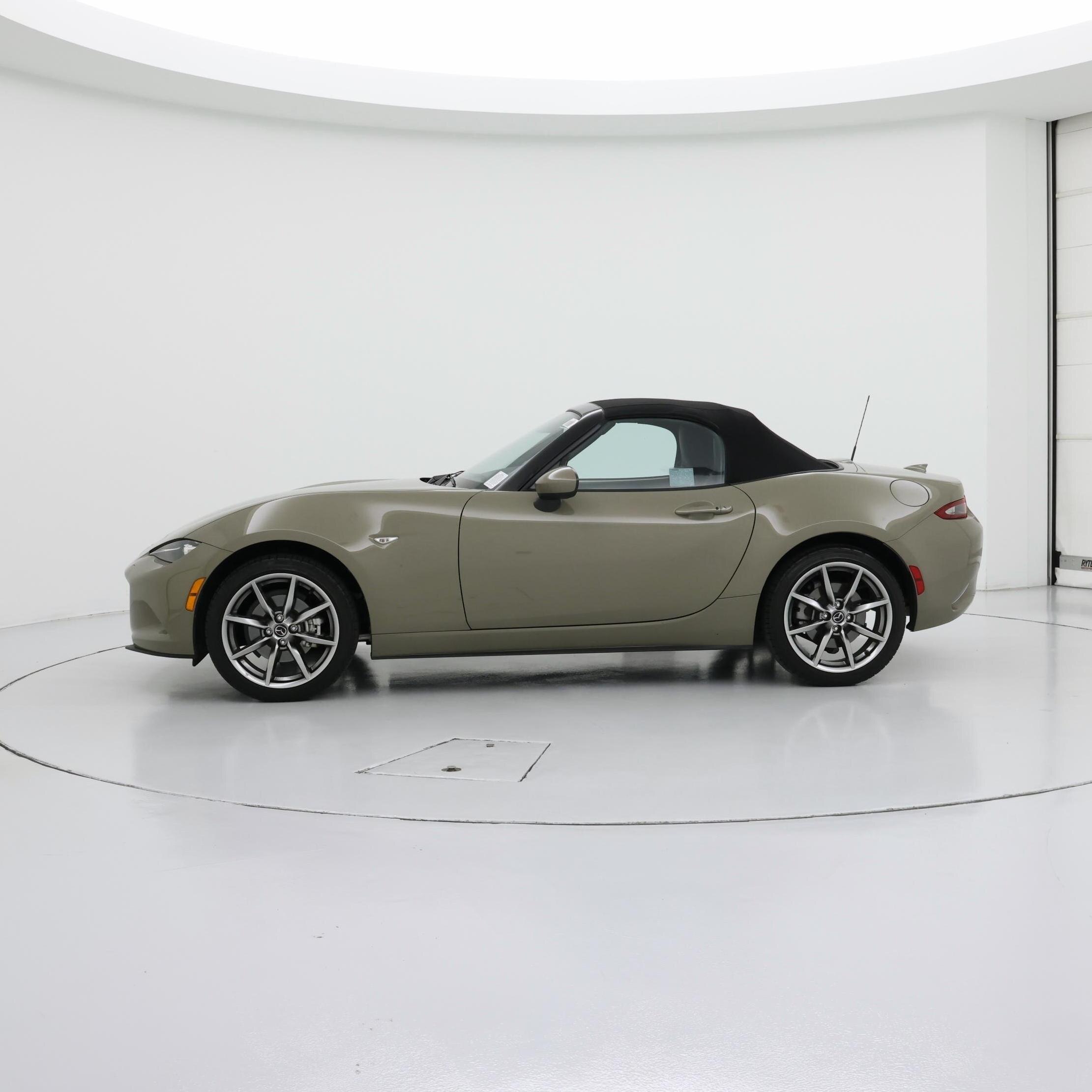 Thumbnail: 2023 Mazda MX-5 Miata - 3