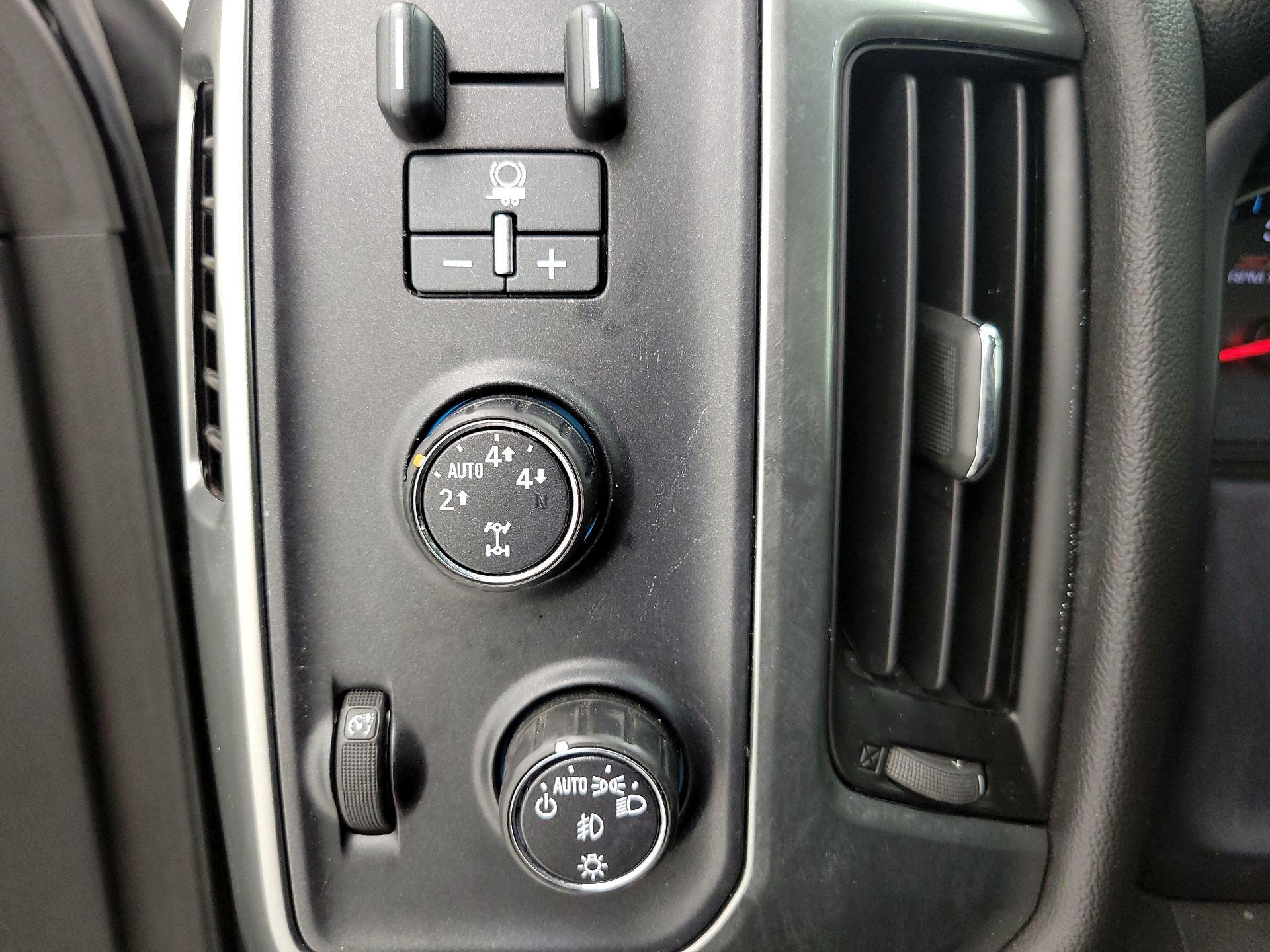 Thumbnail: 2015 Chevrolet Silverado 1500 - 13