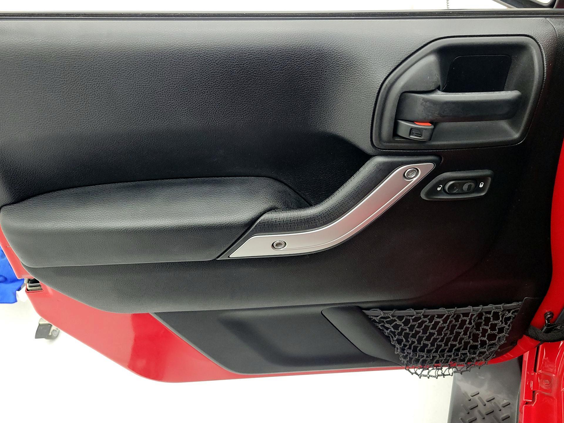 Thumbnail: 2015 Jeep Wrangler - 12