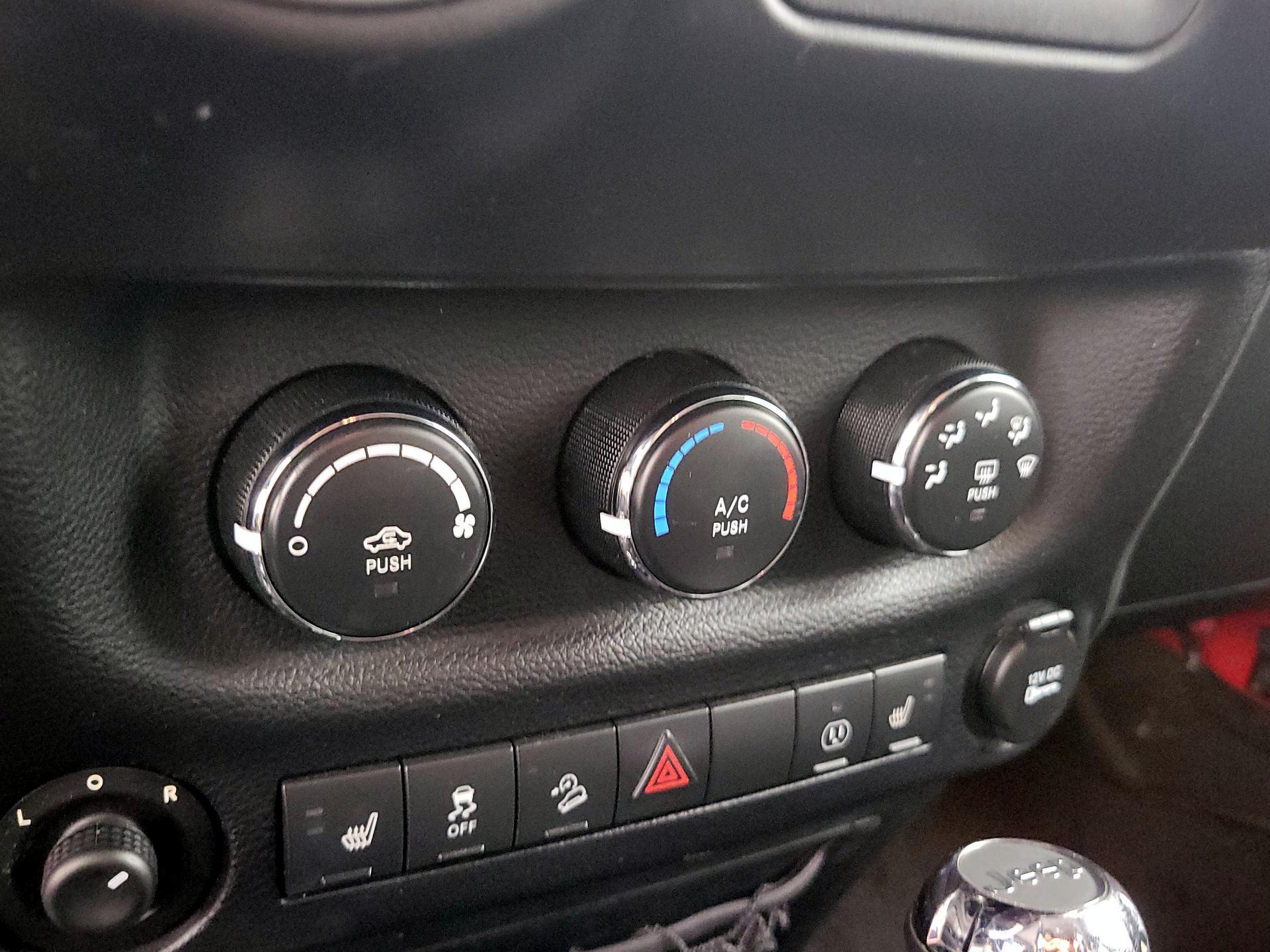 Thumbnail: 2015 Jeep Wrangler - 14