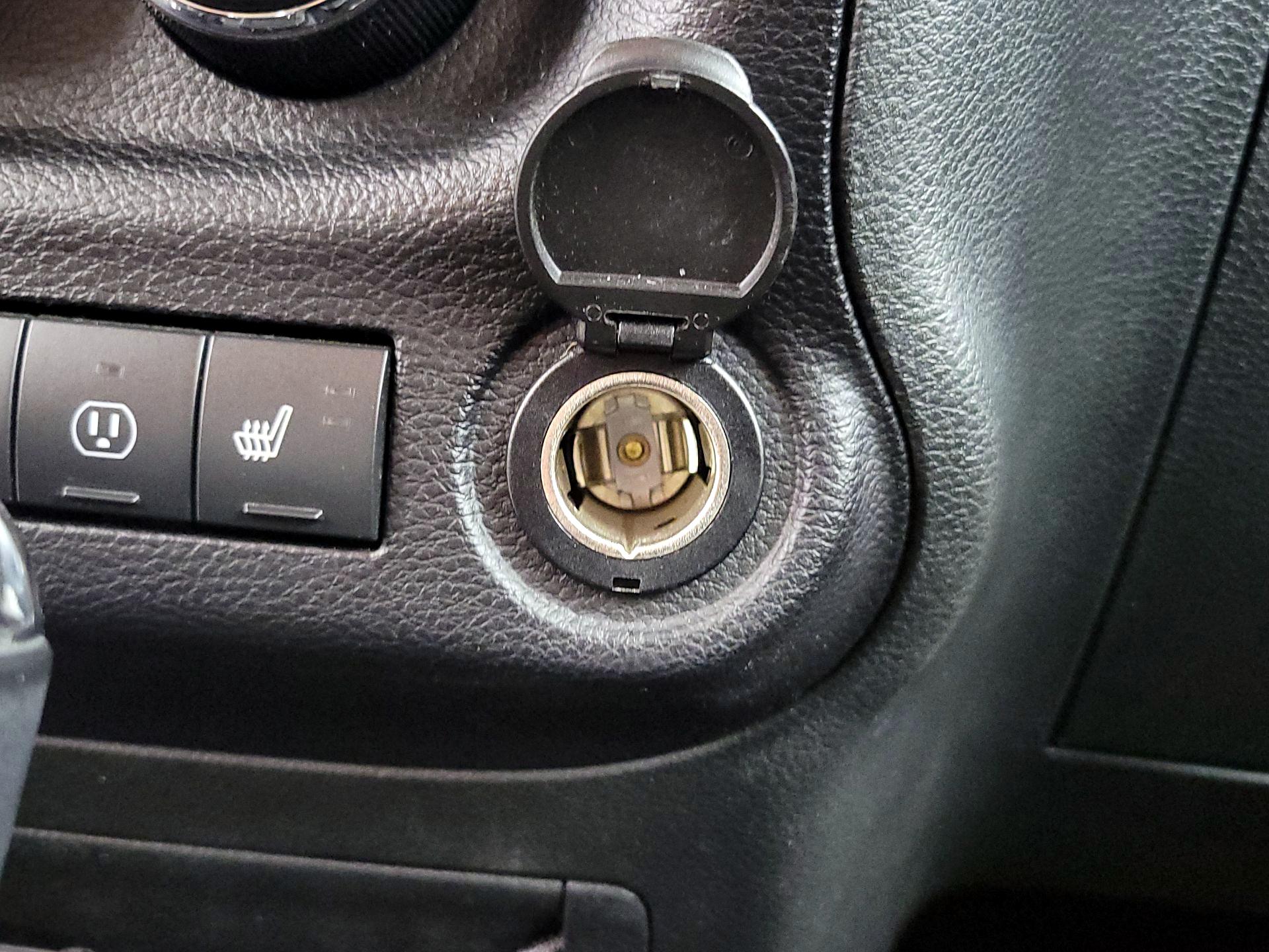 Thumbnail: 2015 Jeep Wrangler - 16