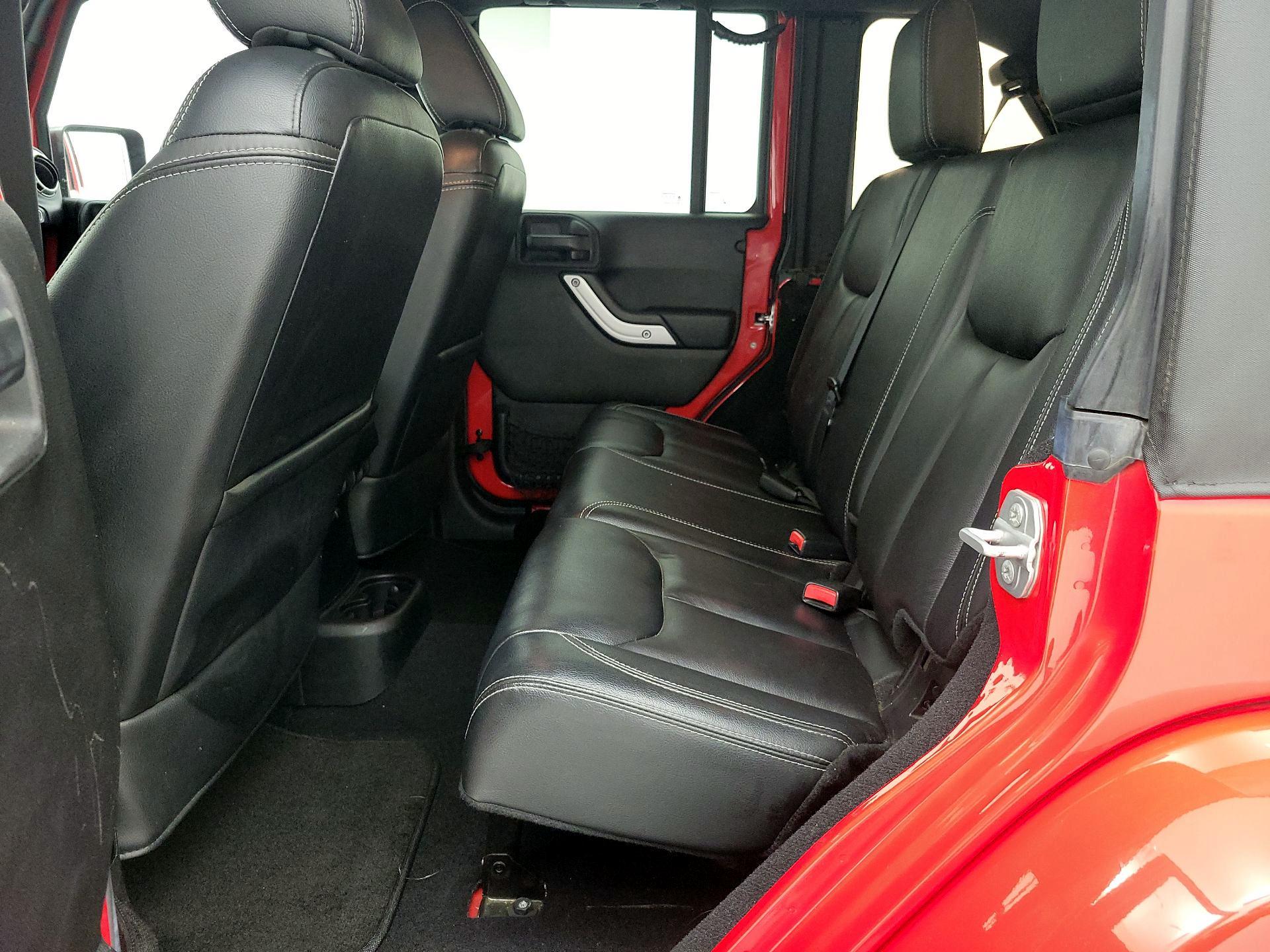 Thumbnail: 2015 Jeep Wrangler - 17