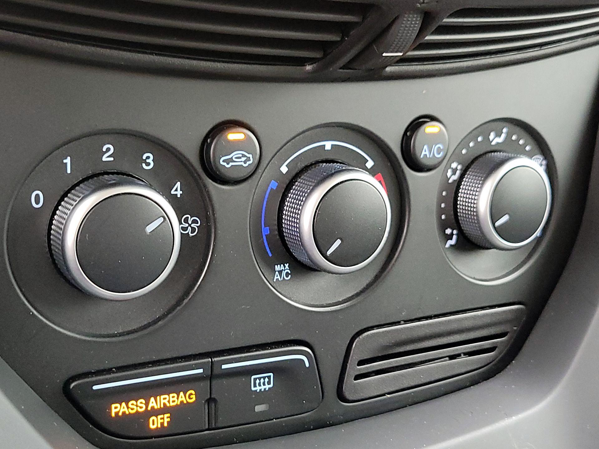 Thumbnail: 2015 Ford Escape - 16