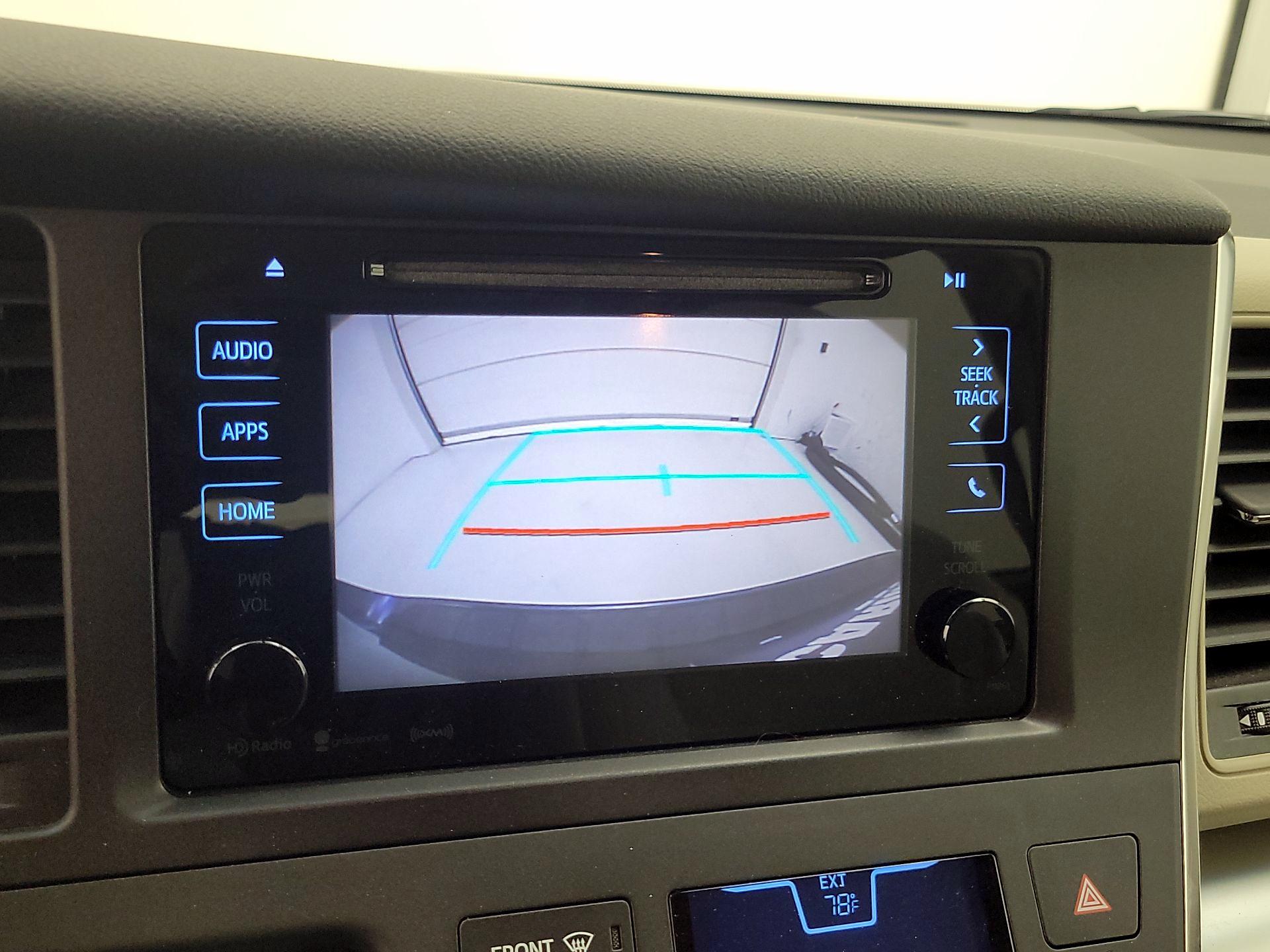 Thumbnail: 2017 Toyota Sienna - 15