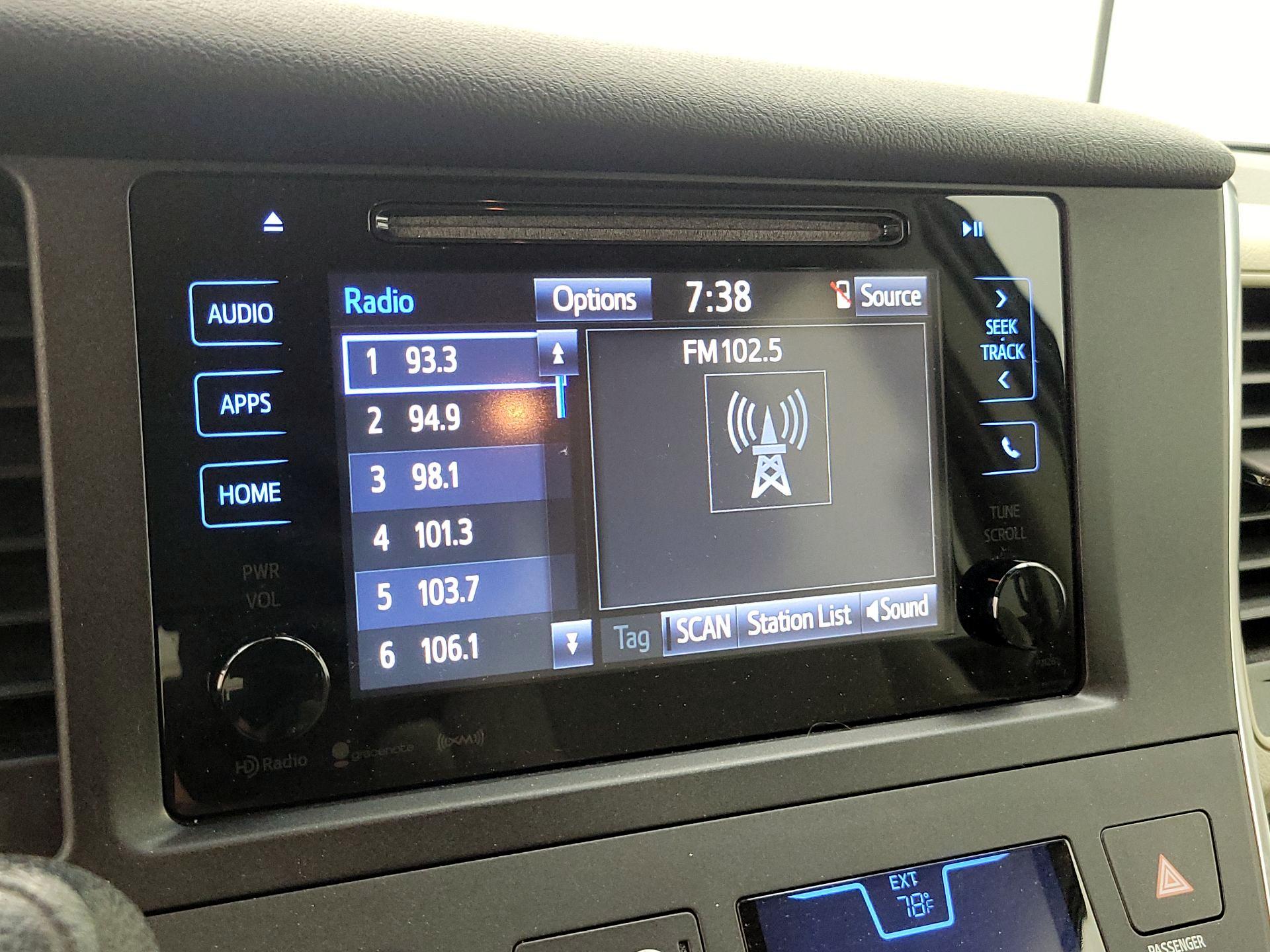Thumbnail: 2017 Toyota Sienna - 16