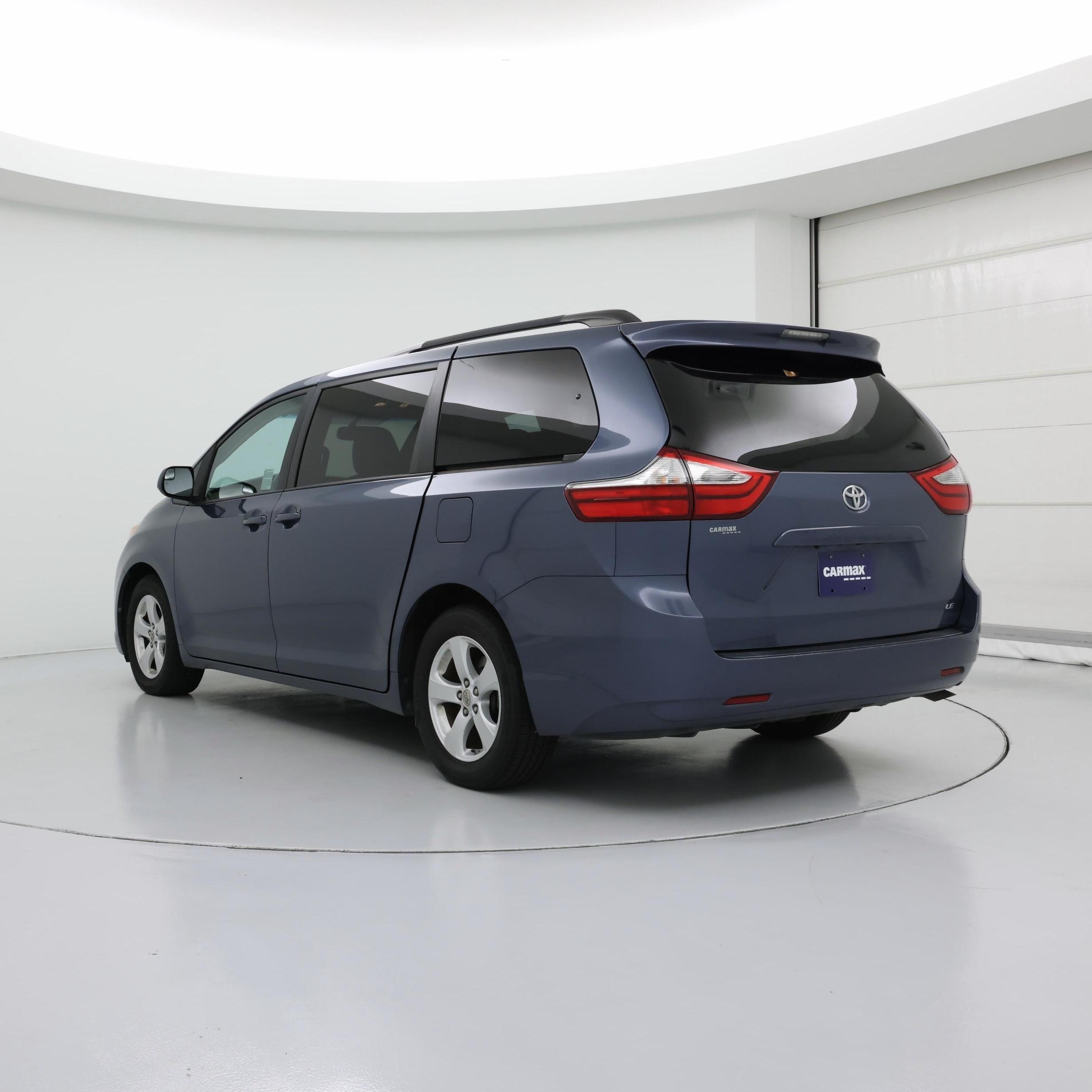 Thumbnail: 2017 Toyota Sienna - 2