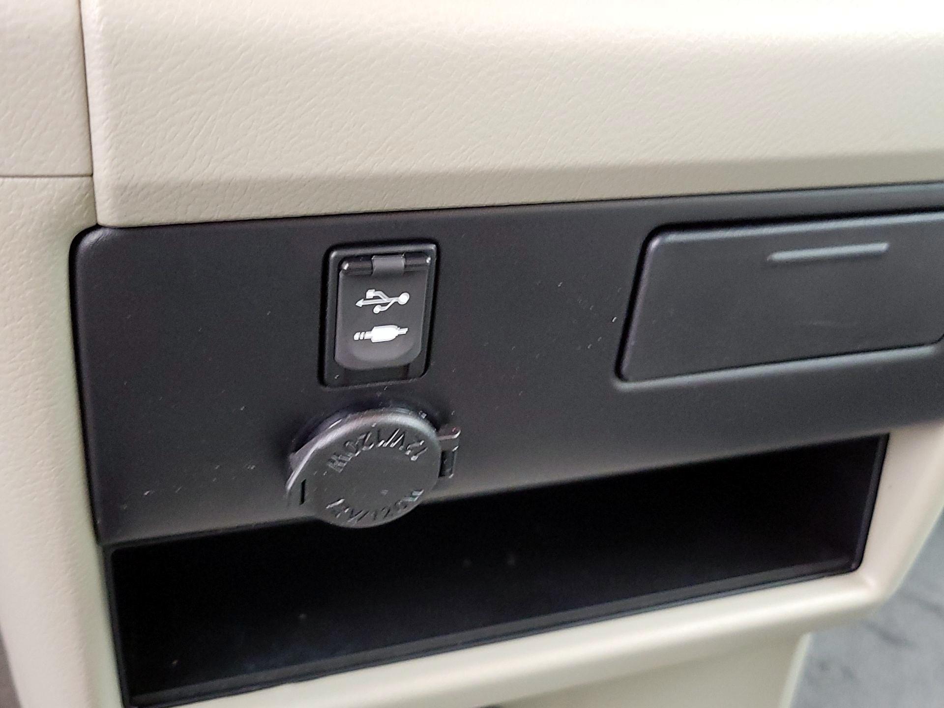 Thumbnail: 2017 Toyota Sienna - 19