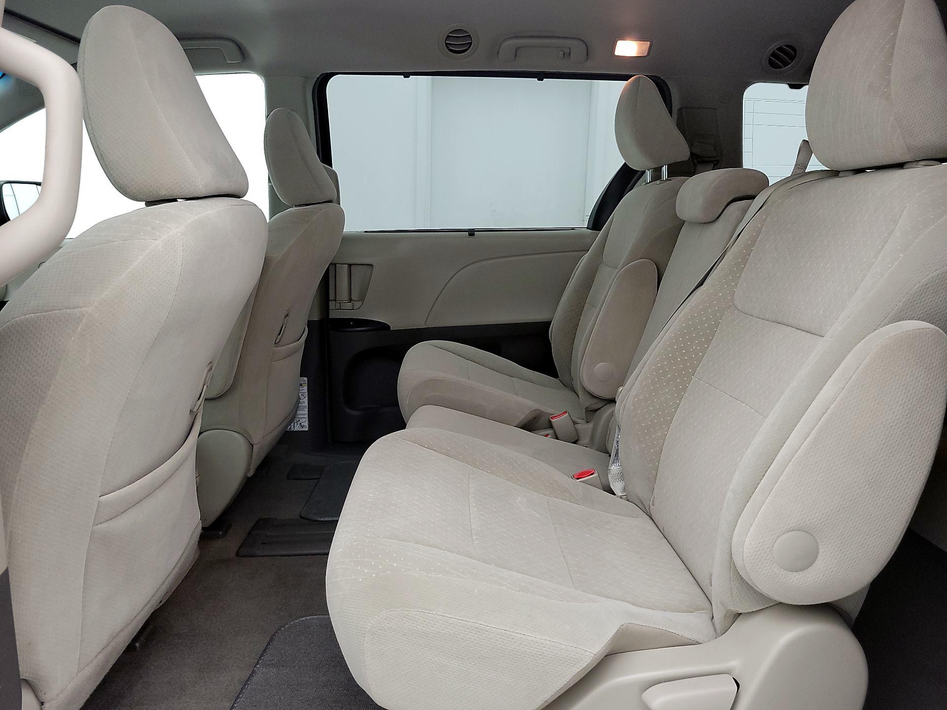Thumbnail: 2017 Toyota Sienna - 20
