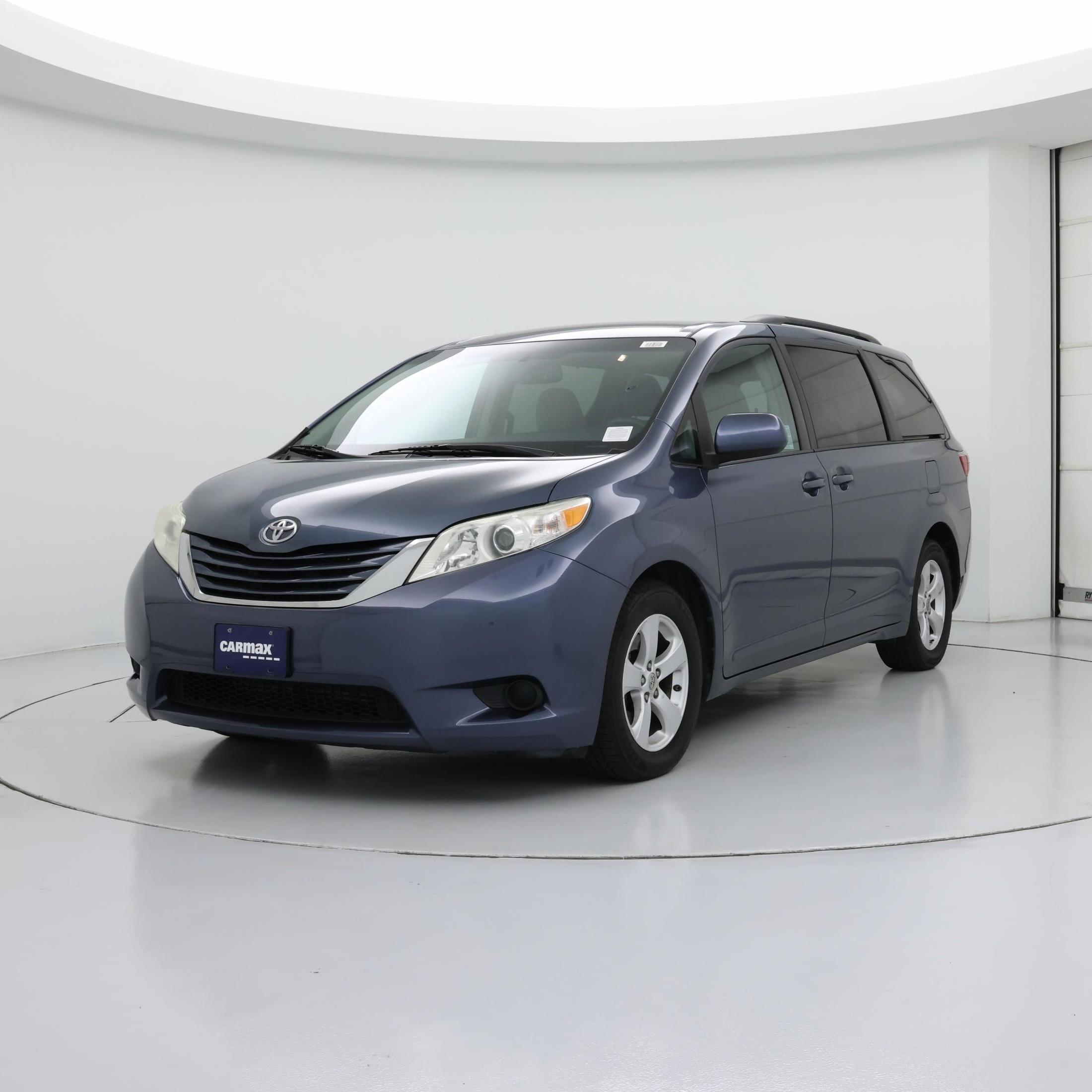 Thumbnail: 2017 Toyota Sienna - 4