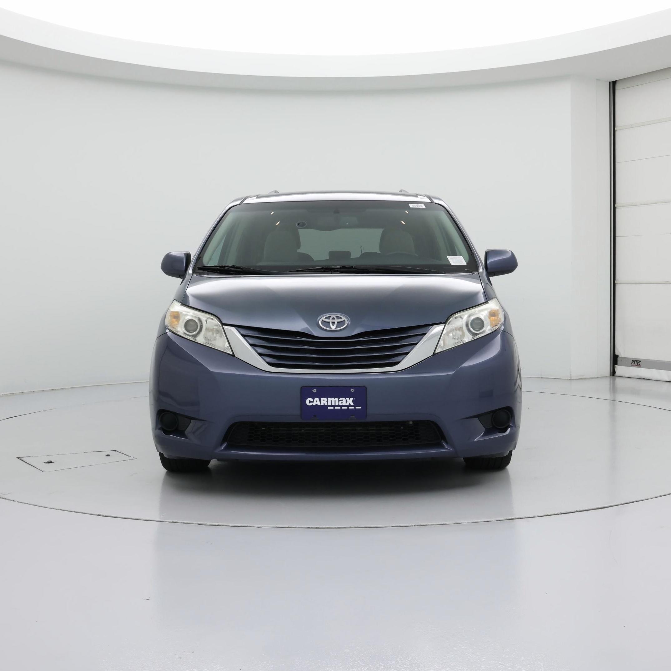 Thumbnail: 2017 Toyota Sienna - 5