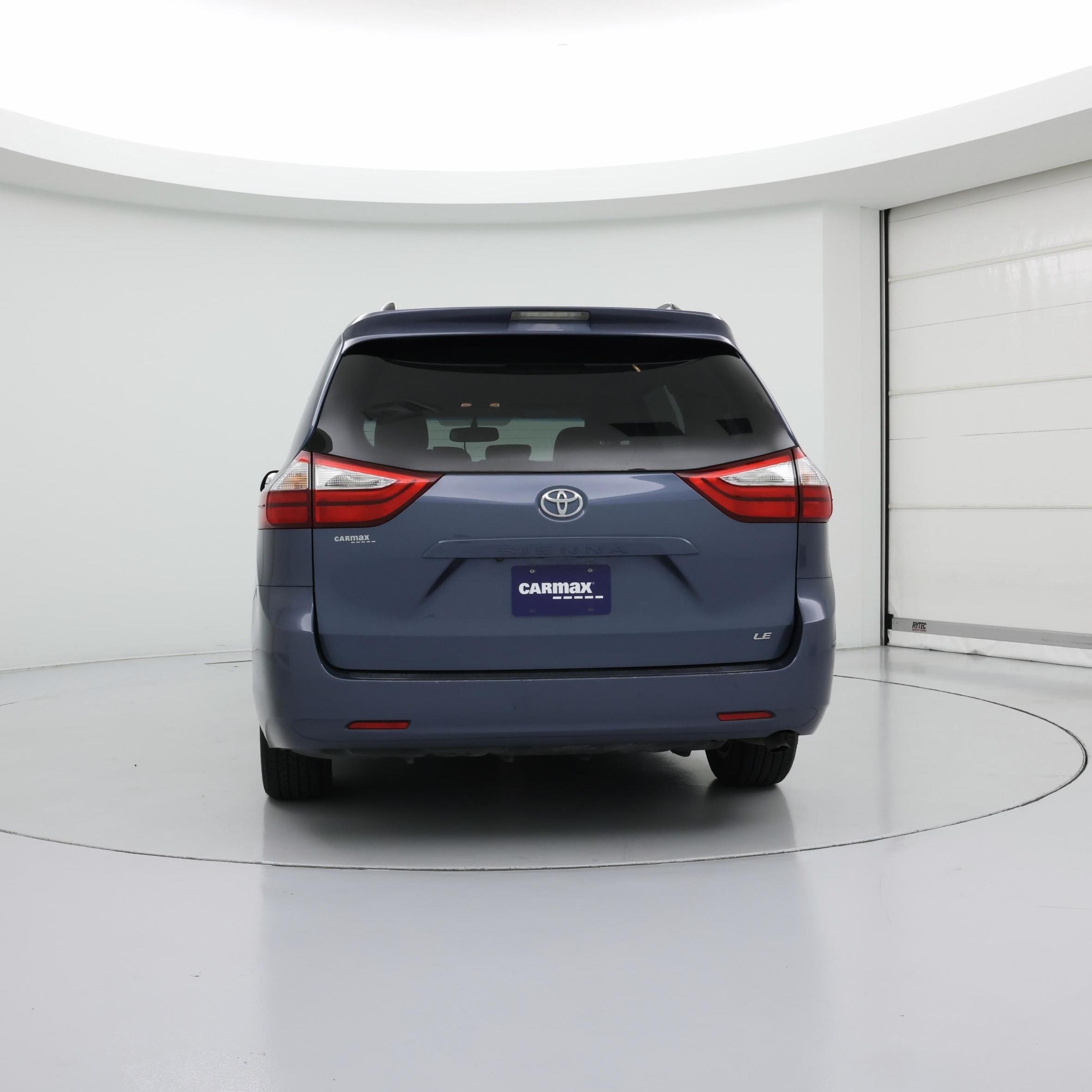 Thumbnail: 2017 Toyota Sienna - 6