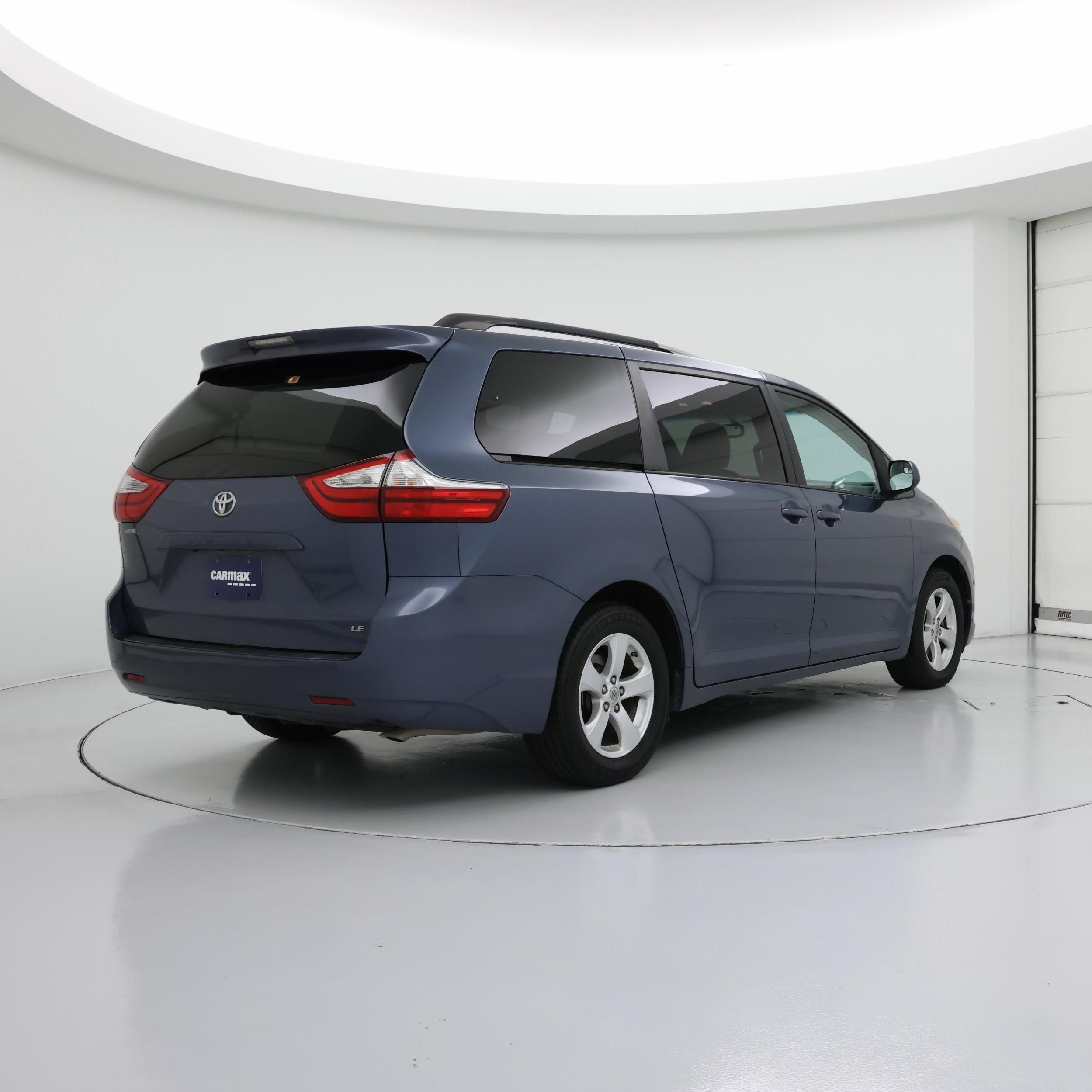 Thumbnail: 2017 Toyota Sienna - 8