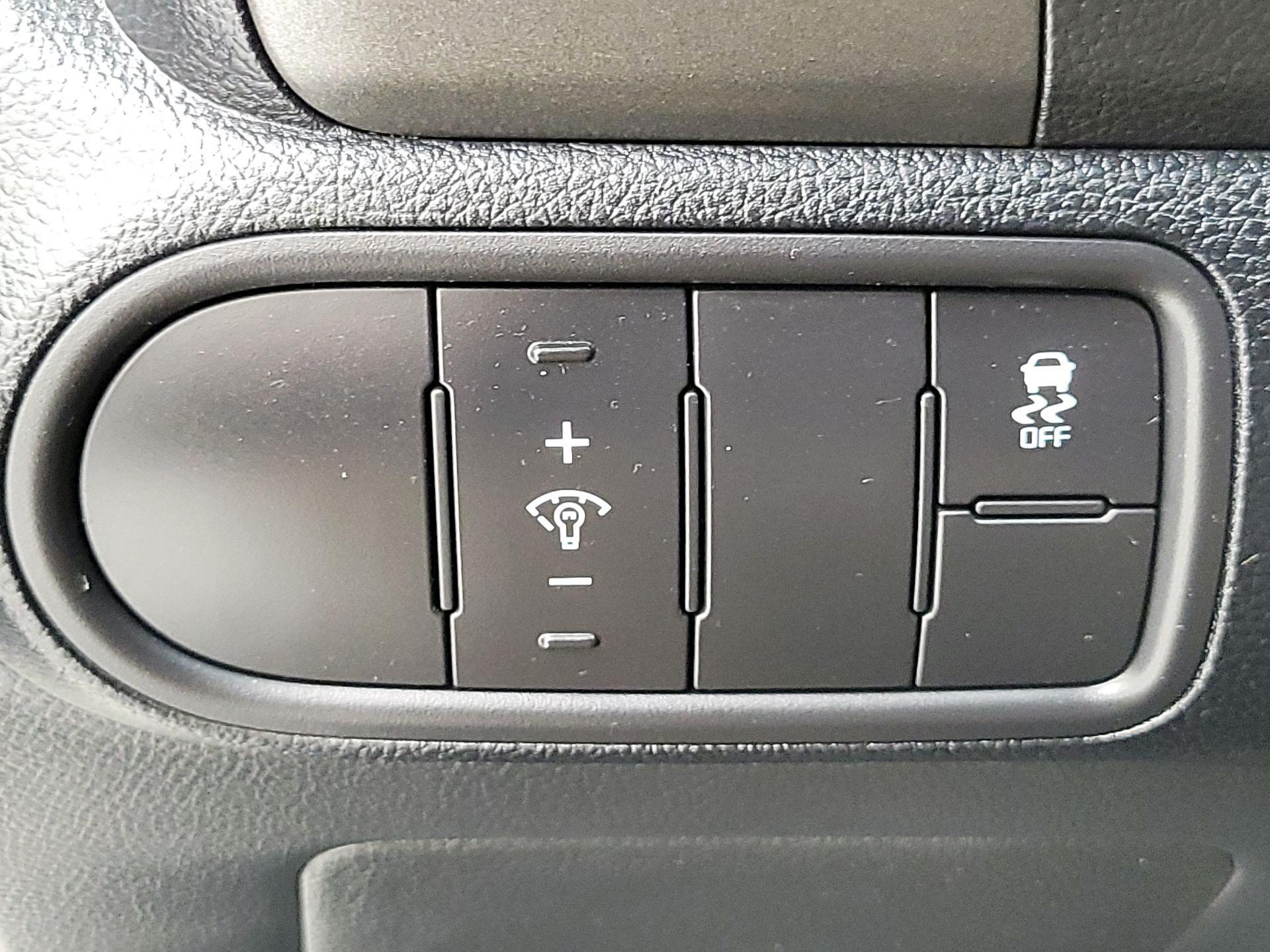 Thumbnail: 2018 Kia Forte - 13