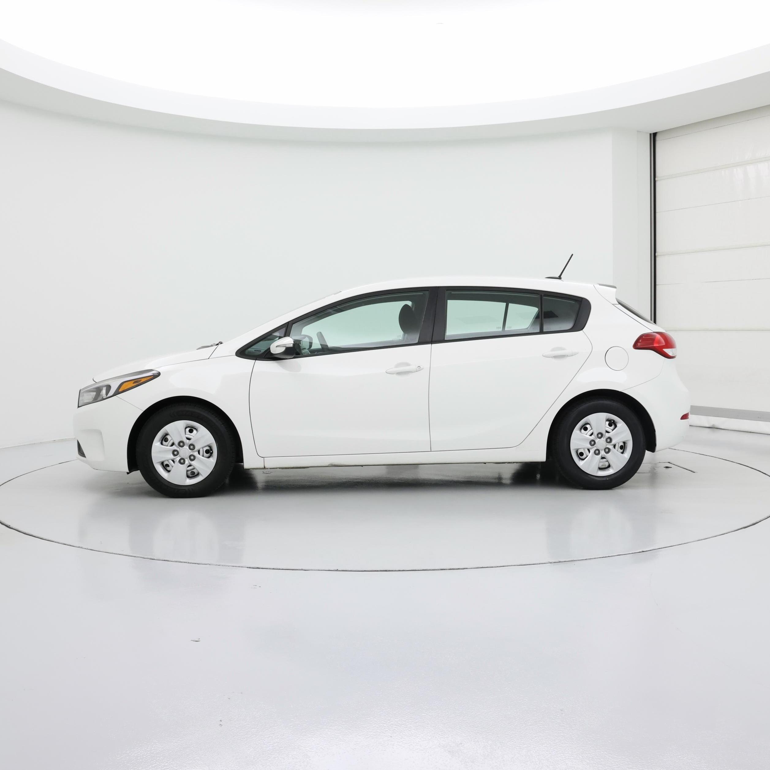 Thumbnail: 2018 Kia Forte - 3