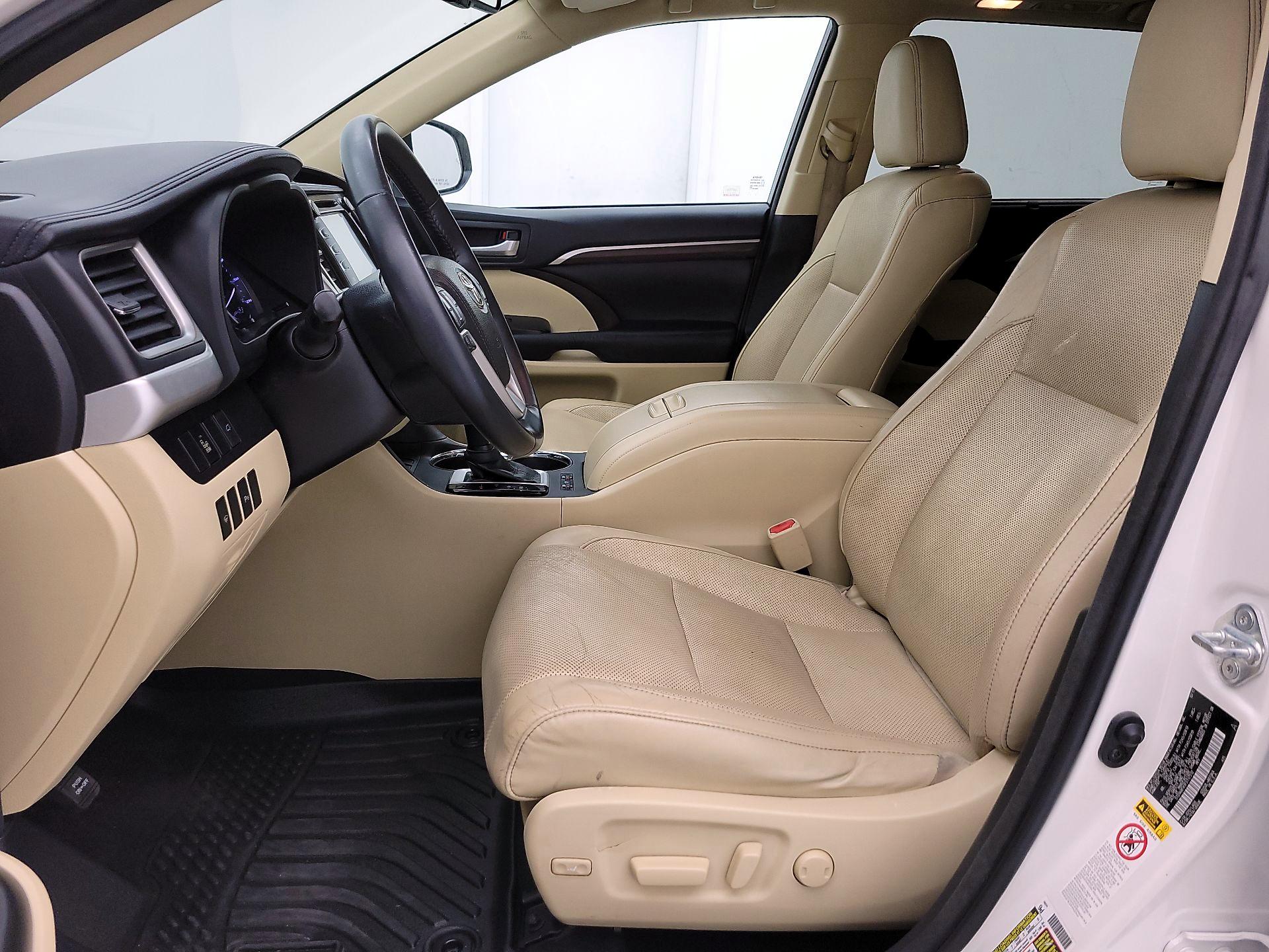 Thumbnail: 2015 Toyota Highlander - 11