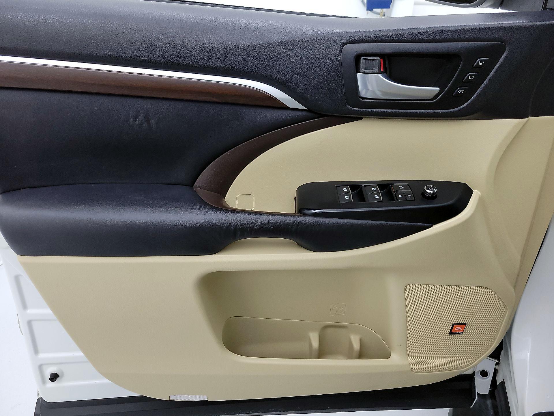 Thumbnail: 2015 Toyota Highlander - 12