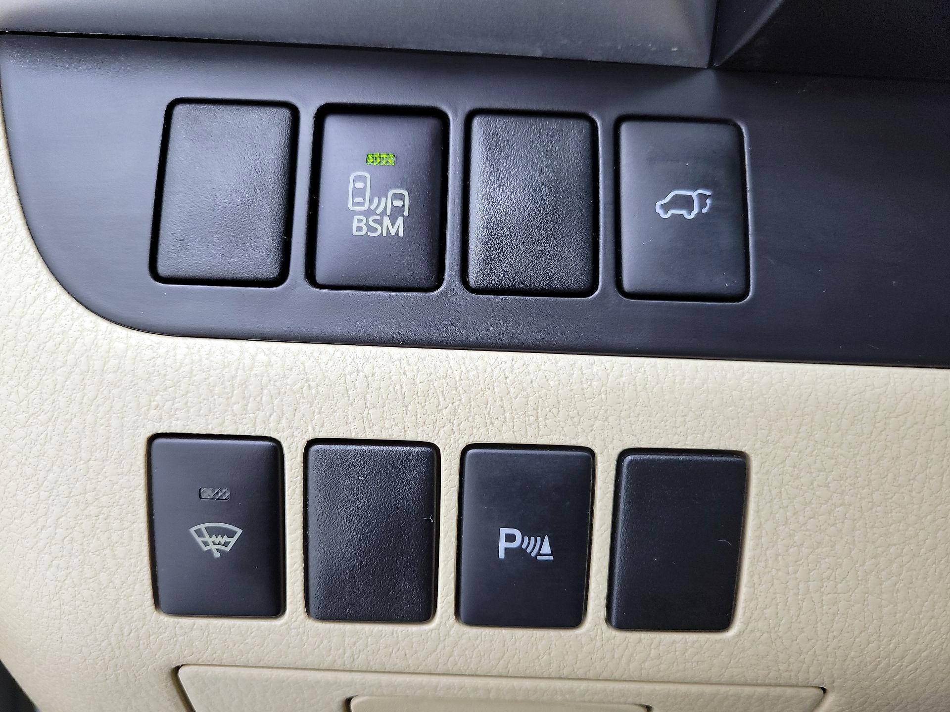 Thumbnail: 2015 Toyota Highlander - 13