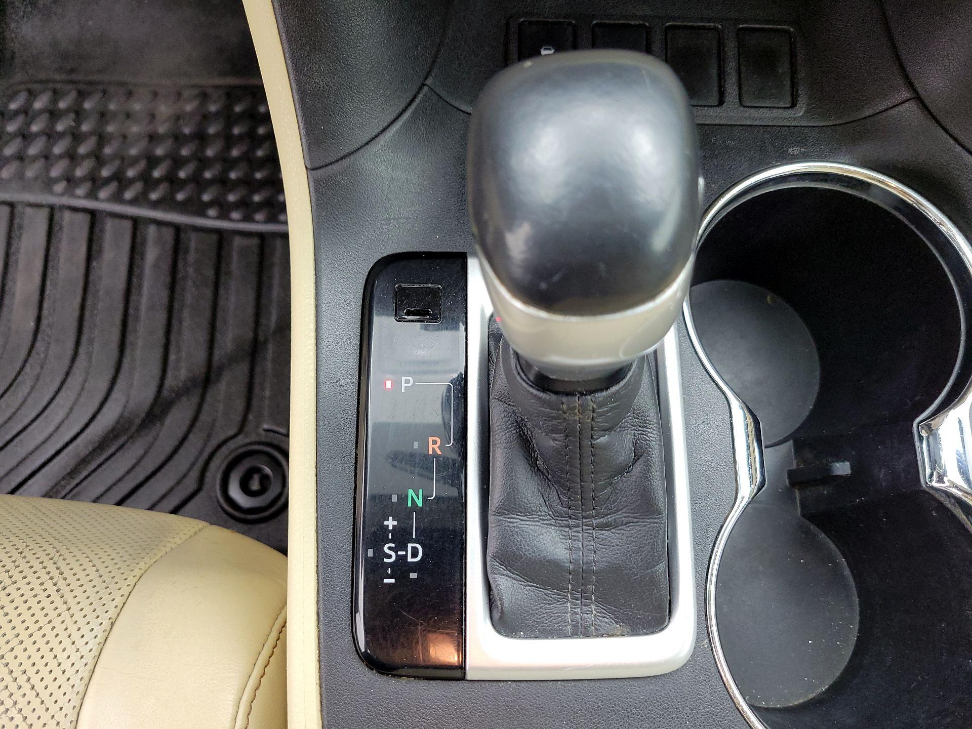 Thumbnail: 2015 Toyota Highlander - 18