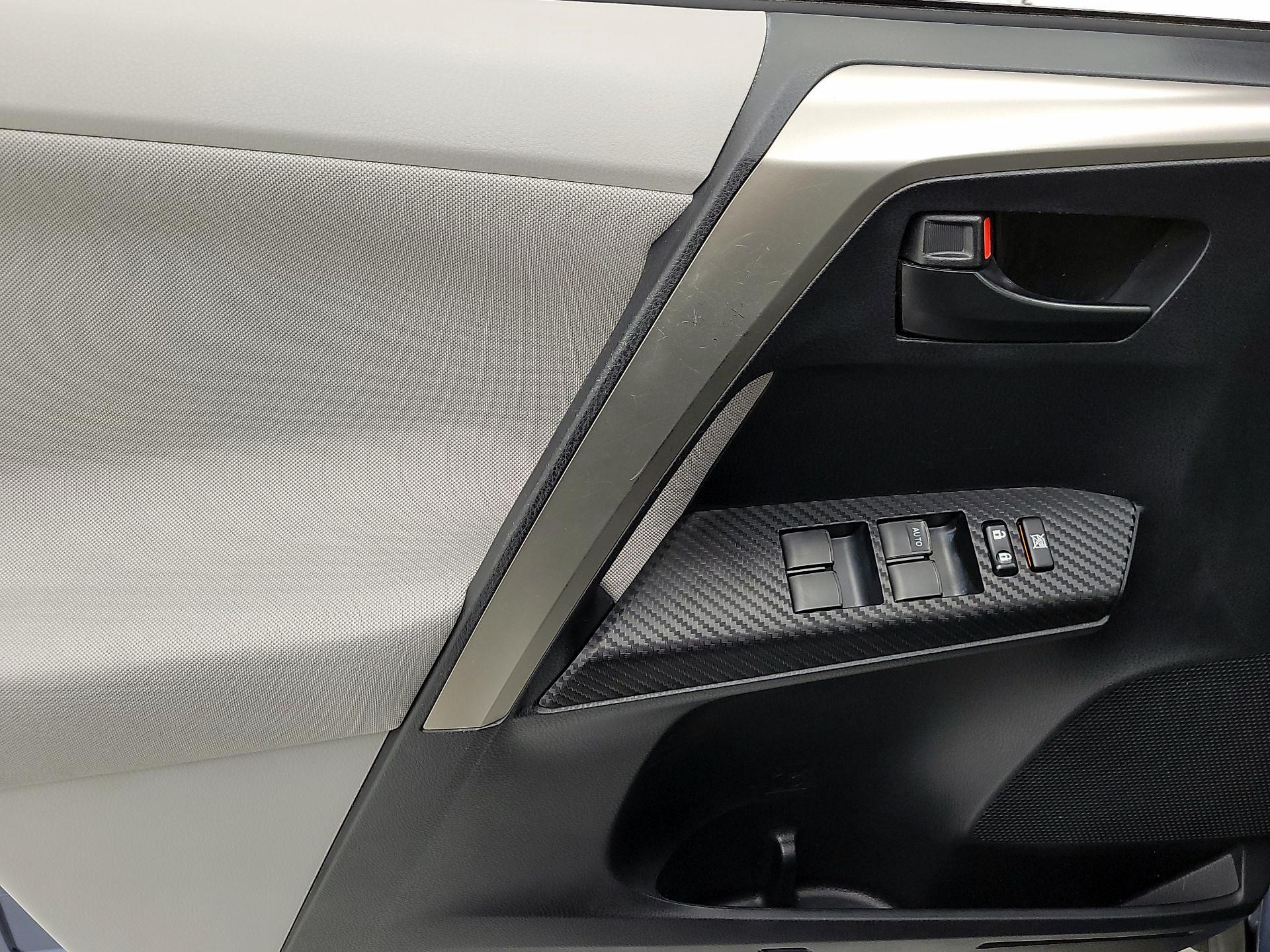 Thumbnail: 2013 Toyota RAV4 - 12