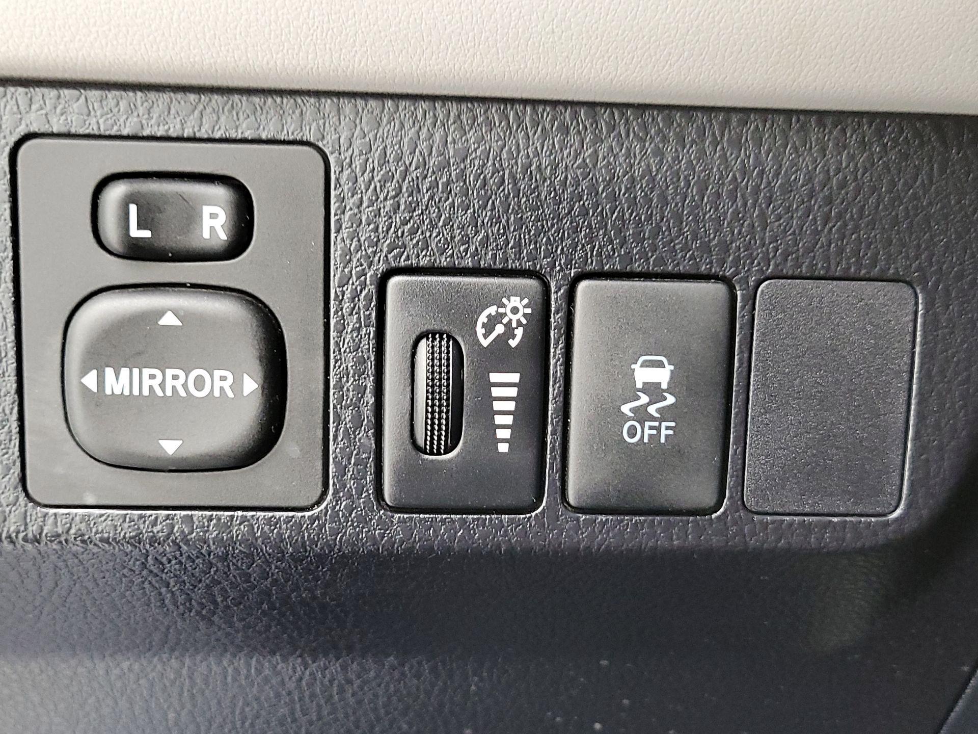 Thumbnail: 2013 Toyota RAV4 - 13
