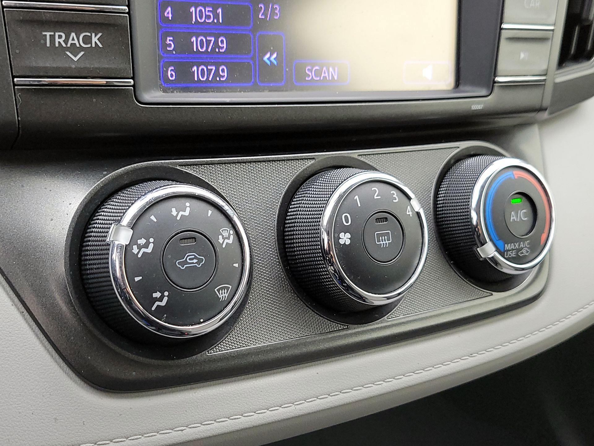 Thumbnail: 2013 Toyota RAV4 - 16
