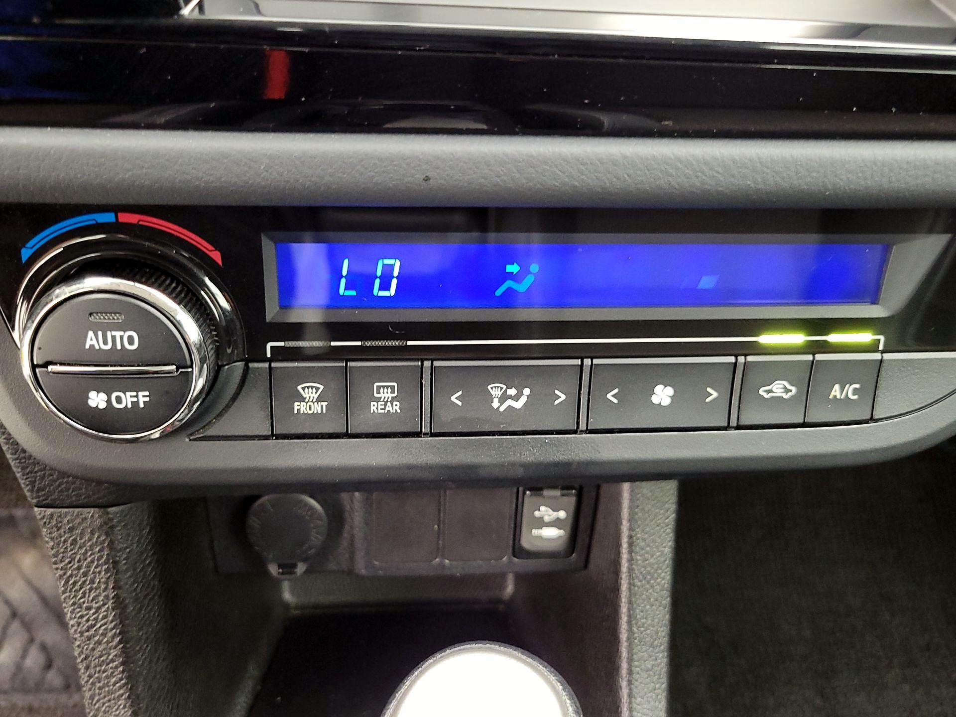 Thumbnail: 2015 Toyota Corolla - 16