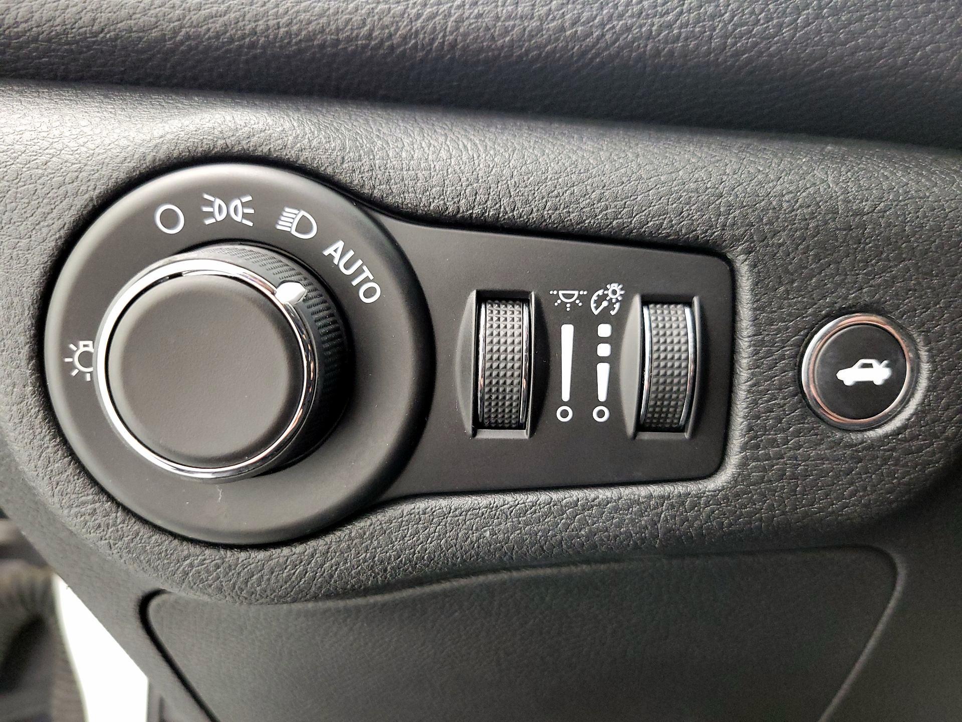 Thumbnail: 2016 Chrysler 200 - 13