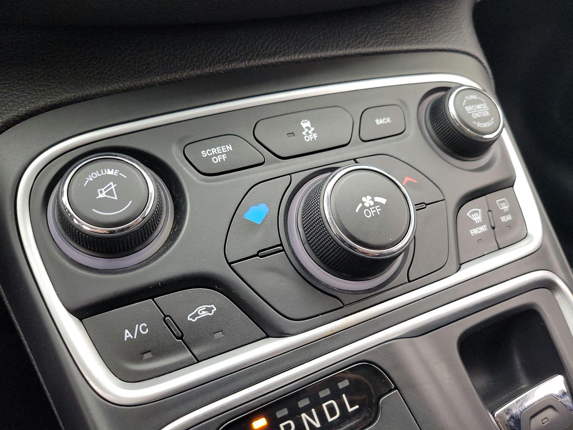Thumbnail: 2016 Chrysler 200 - 16