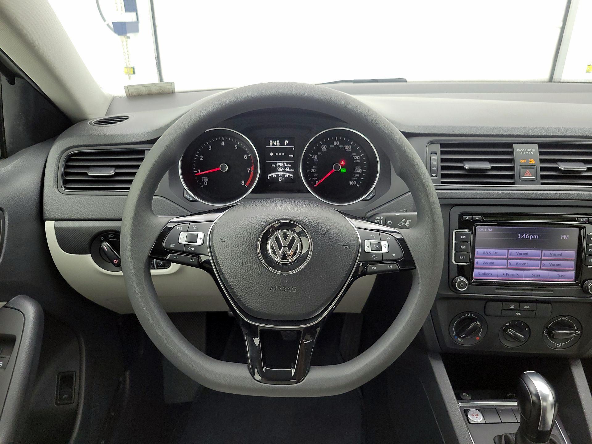 Thumbnail: 2015 Volkswagen Jetta - 10