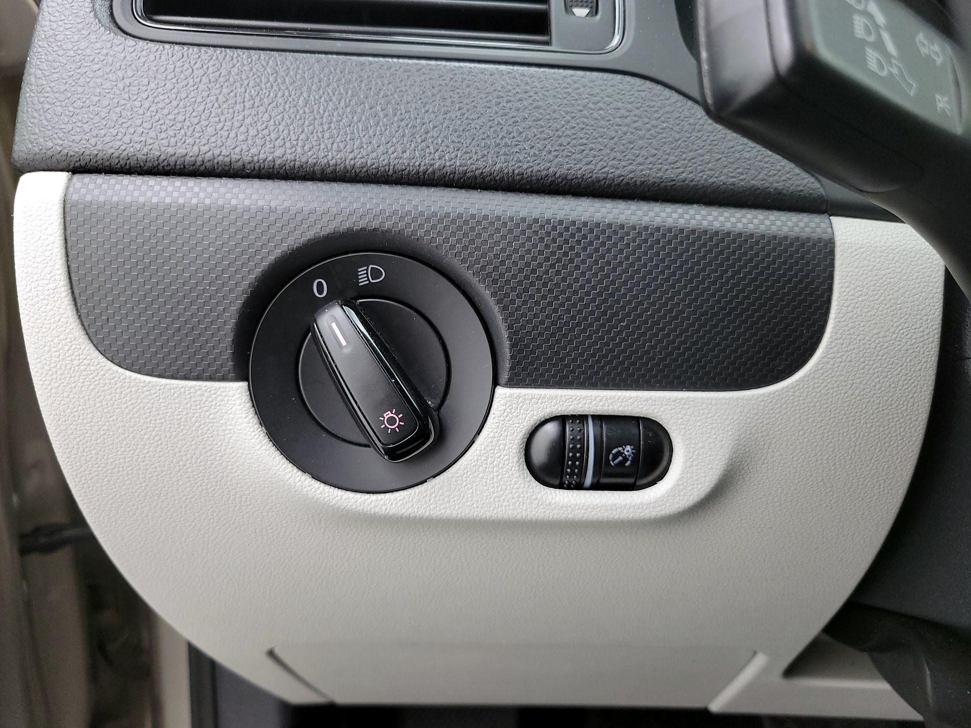 Thumbnail: 2015 Volkswagen Jetta - 13