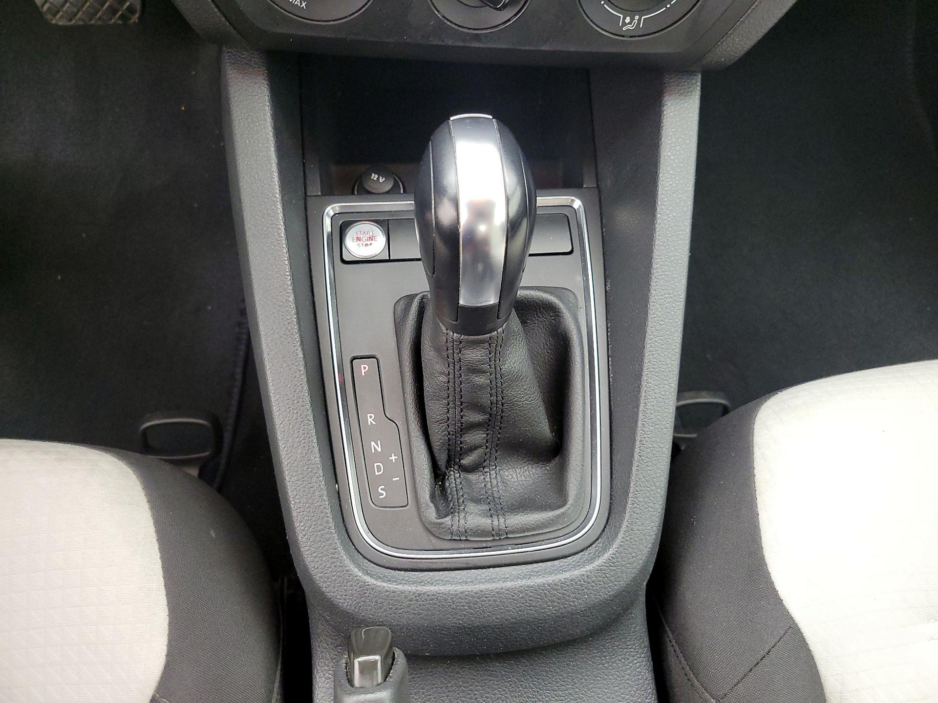 Thumbnail: 2015 Volkswagen Jetta - 17