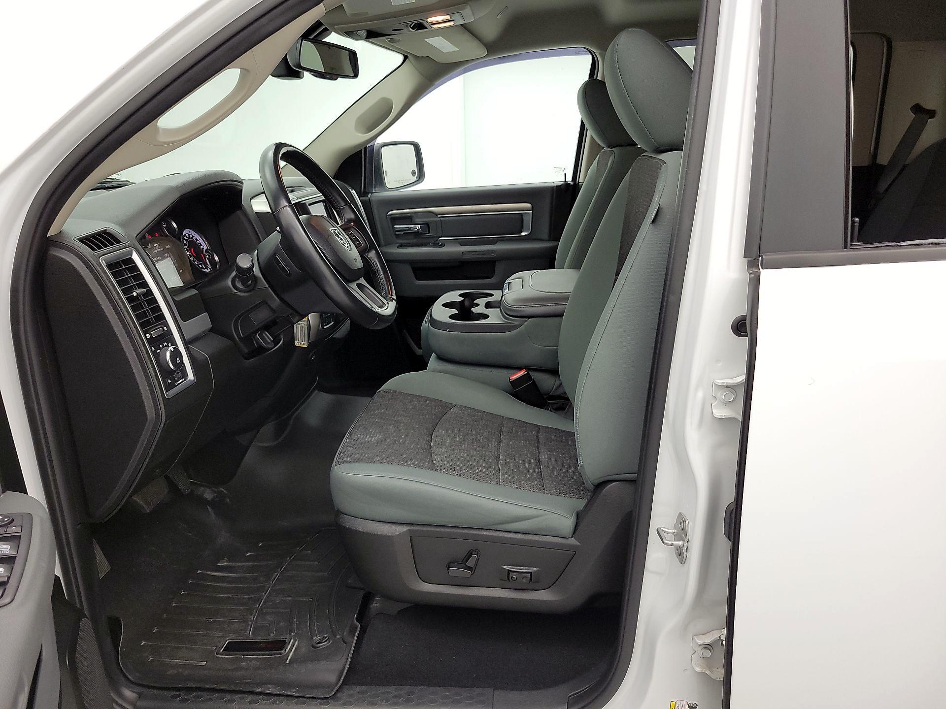 Thumbnail: 2019 RAM 1500 Classic - 11