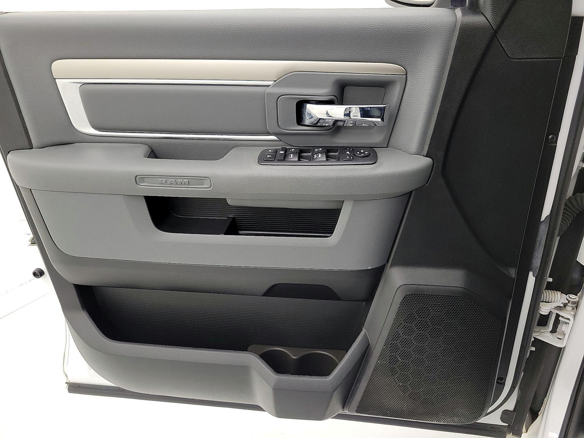 Thumbnail: 2019 RAM 1500 Classic - 12
