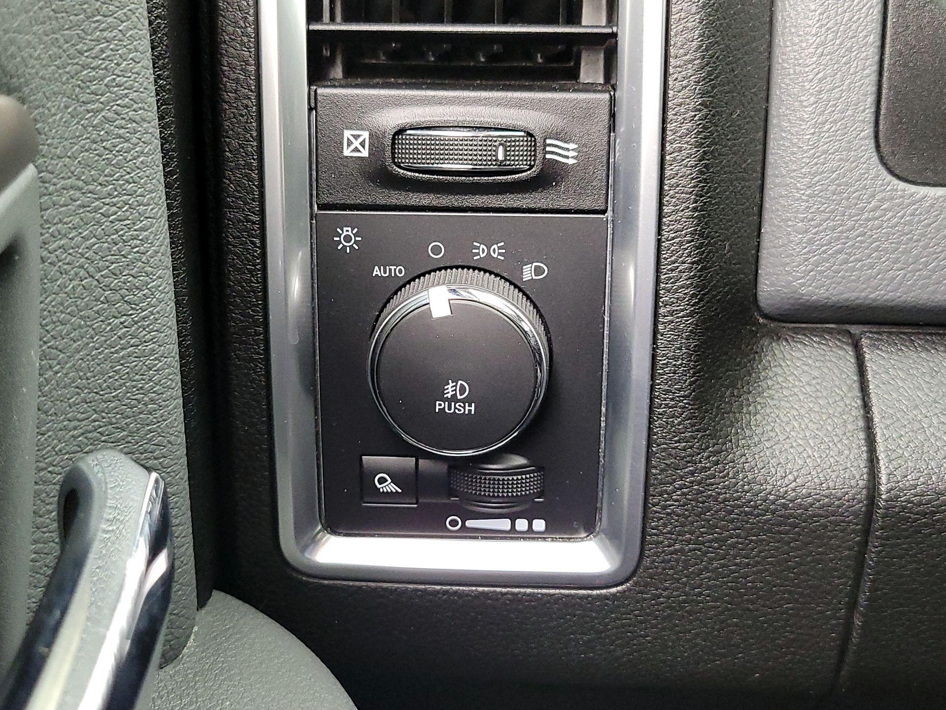 Thumbnail: 2019 RAM 1500 Classic - 13
