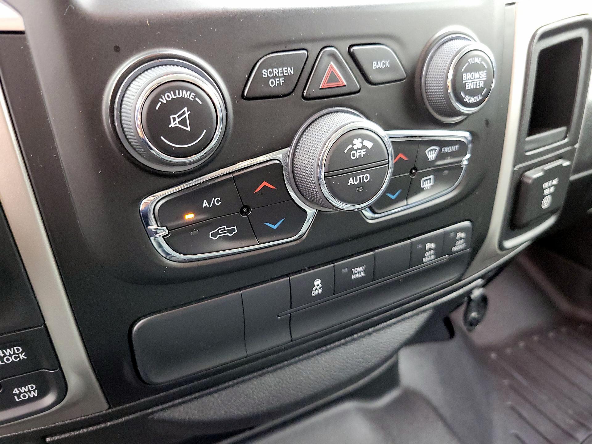 Thumbnail: 2019 RAM 1500 Classic - 16