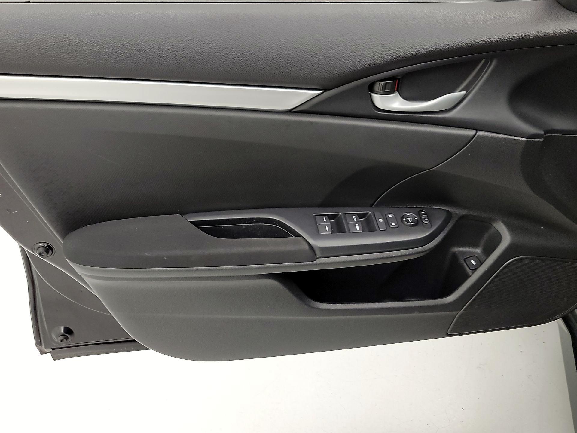 Thumbnail: 2016 Honda Civic - 12